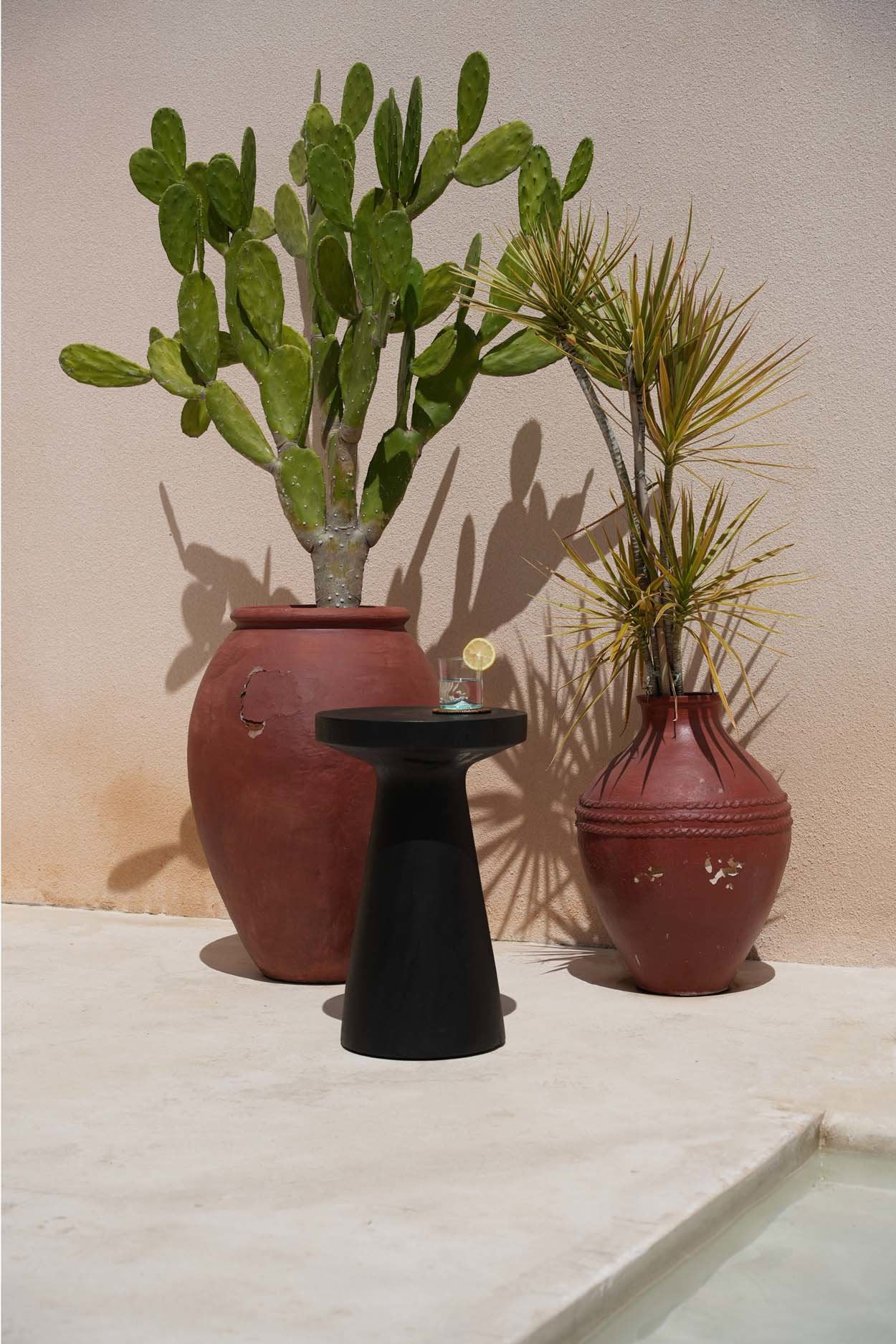 The Fiji side table Black ø40cm