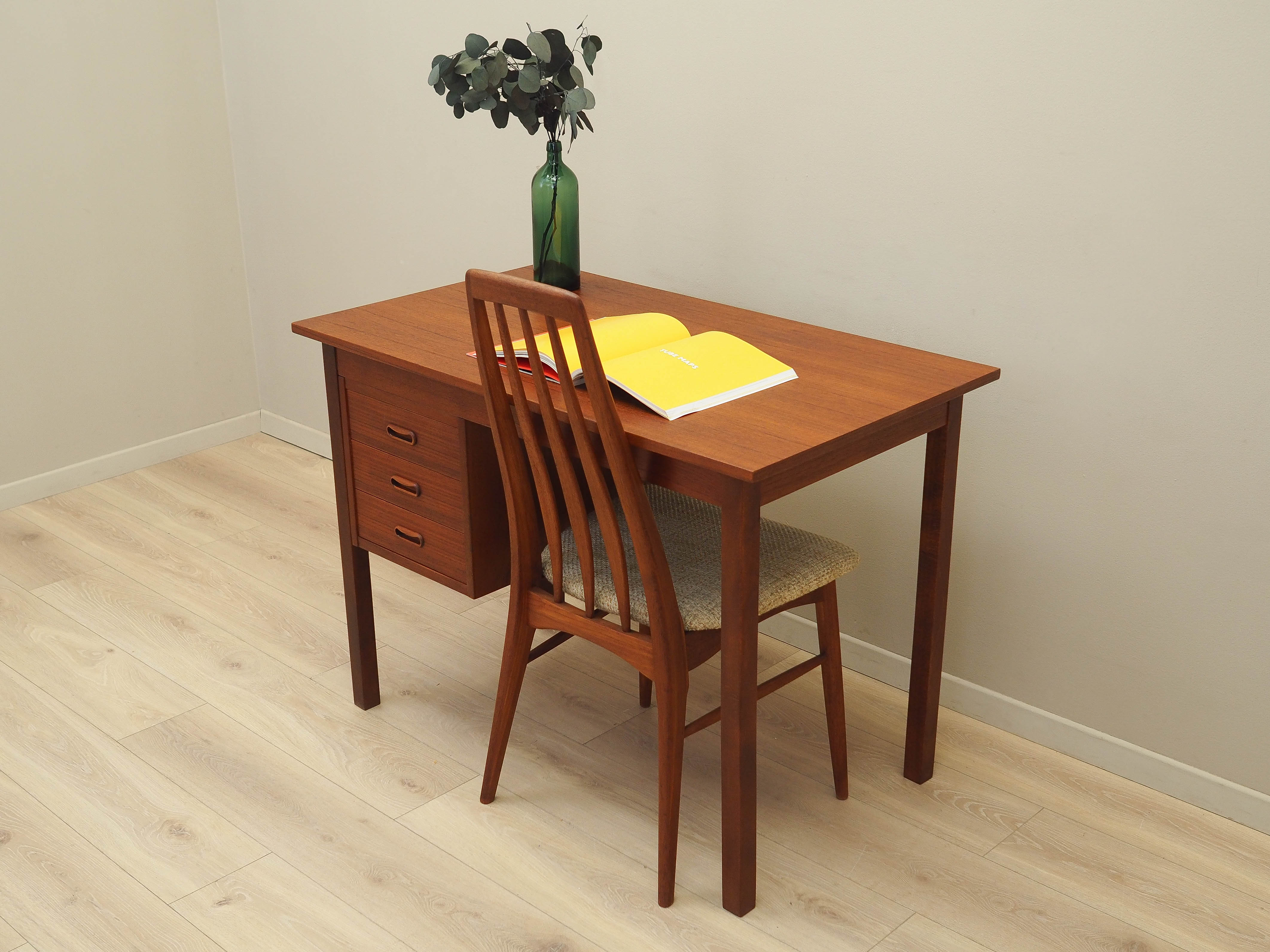 Scrivania in teak marrone anni '70