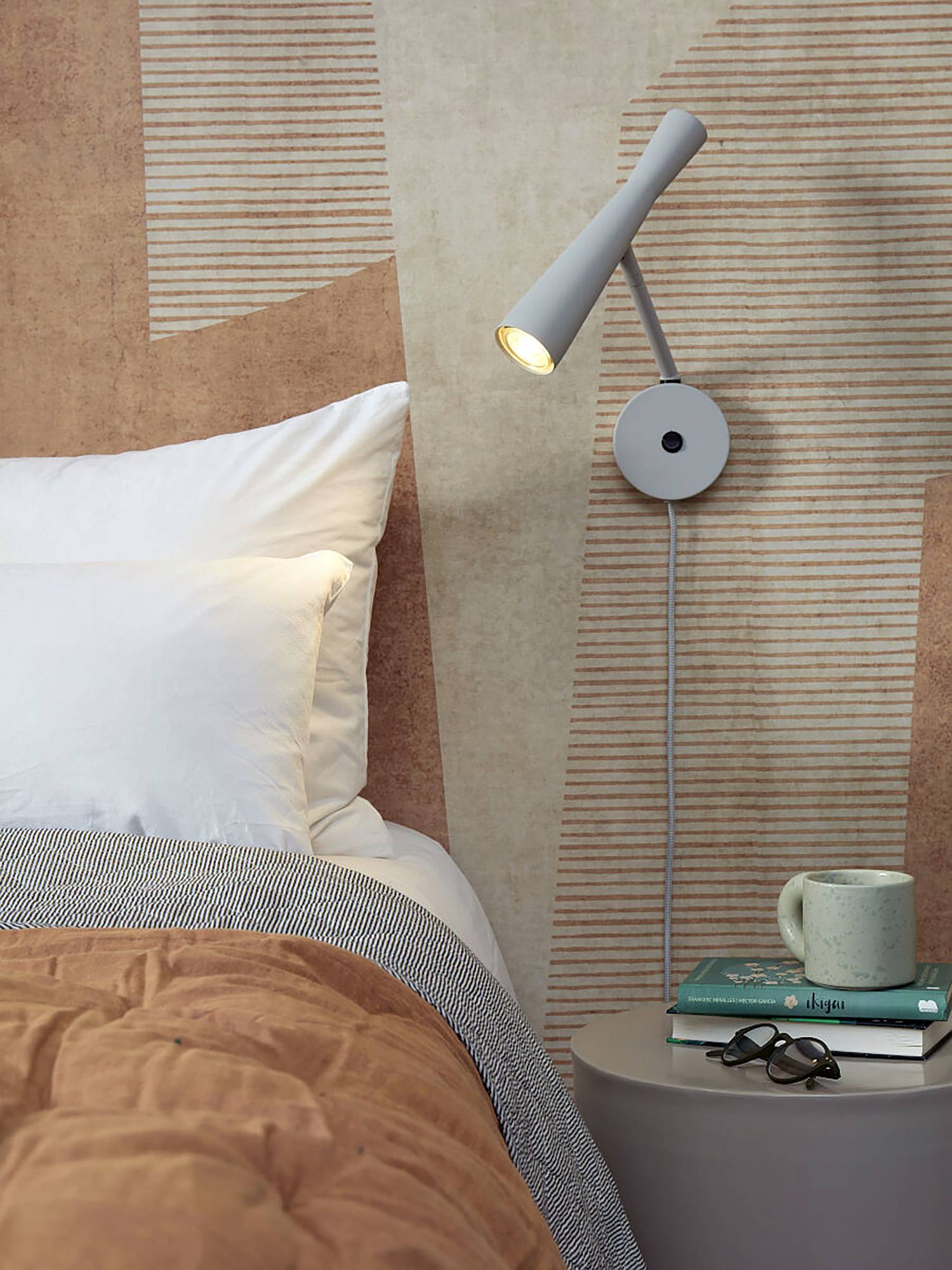 1-Light Bordeaux Wall Lamp Iron Light Grey