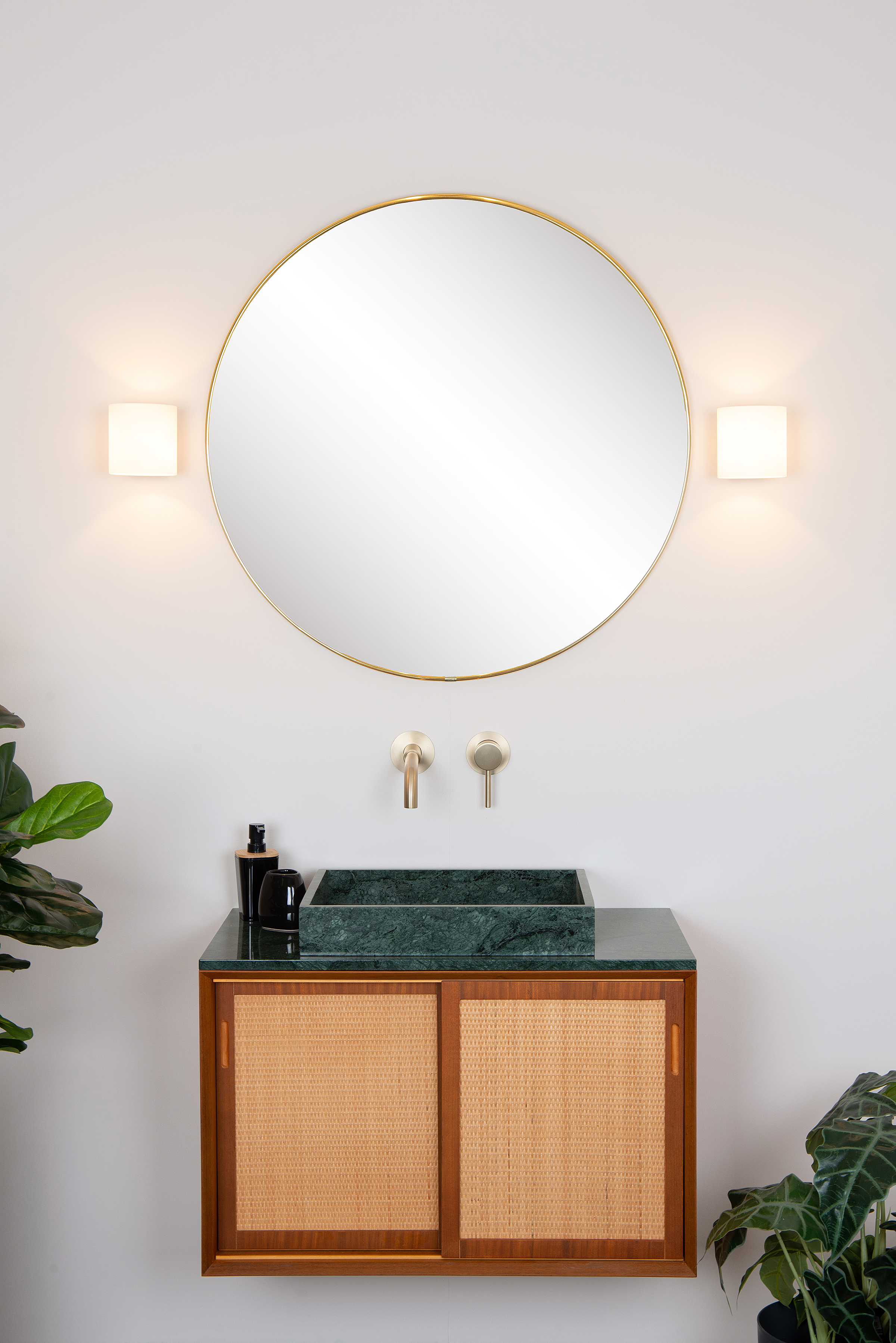 Jelte Wall Lamp Opal Glass Black