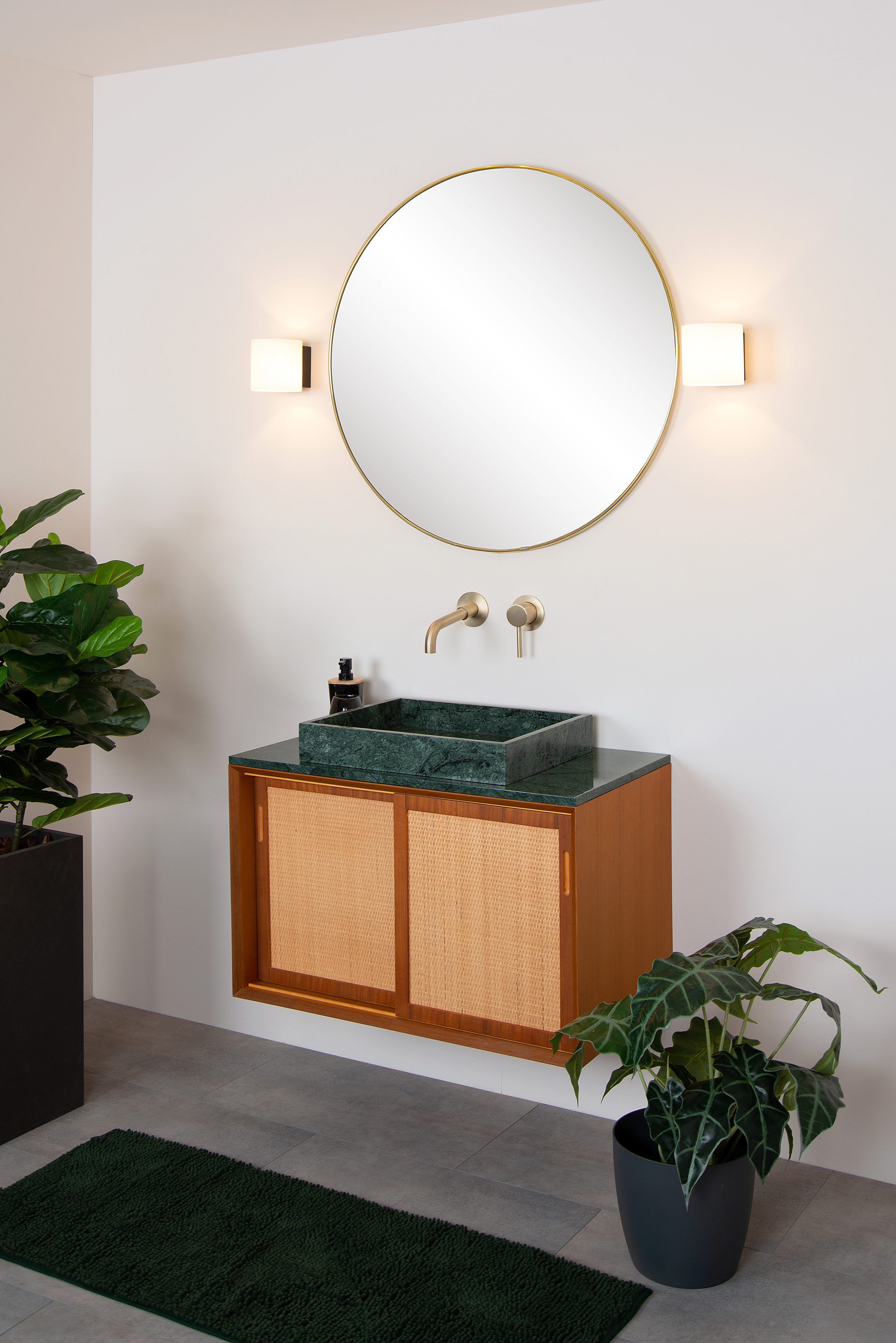 Jelte Wall Lamp Opal Glass Black
