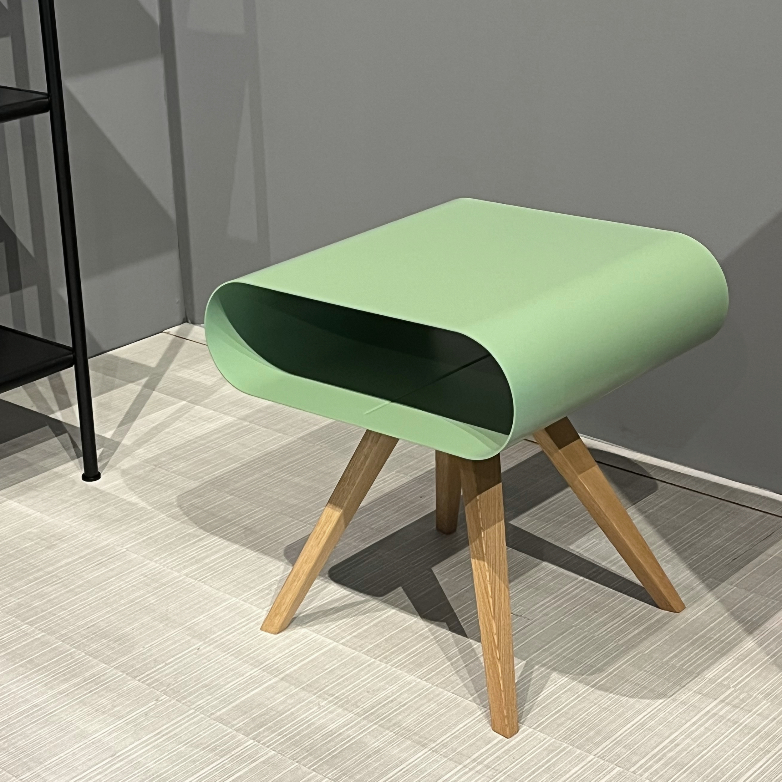 LO 12 Side table Oak wood Steel Pale green