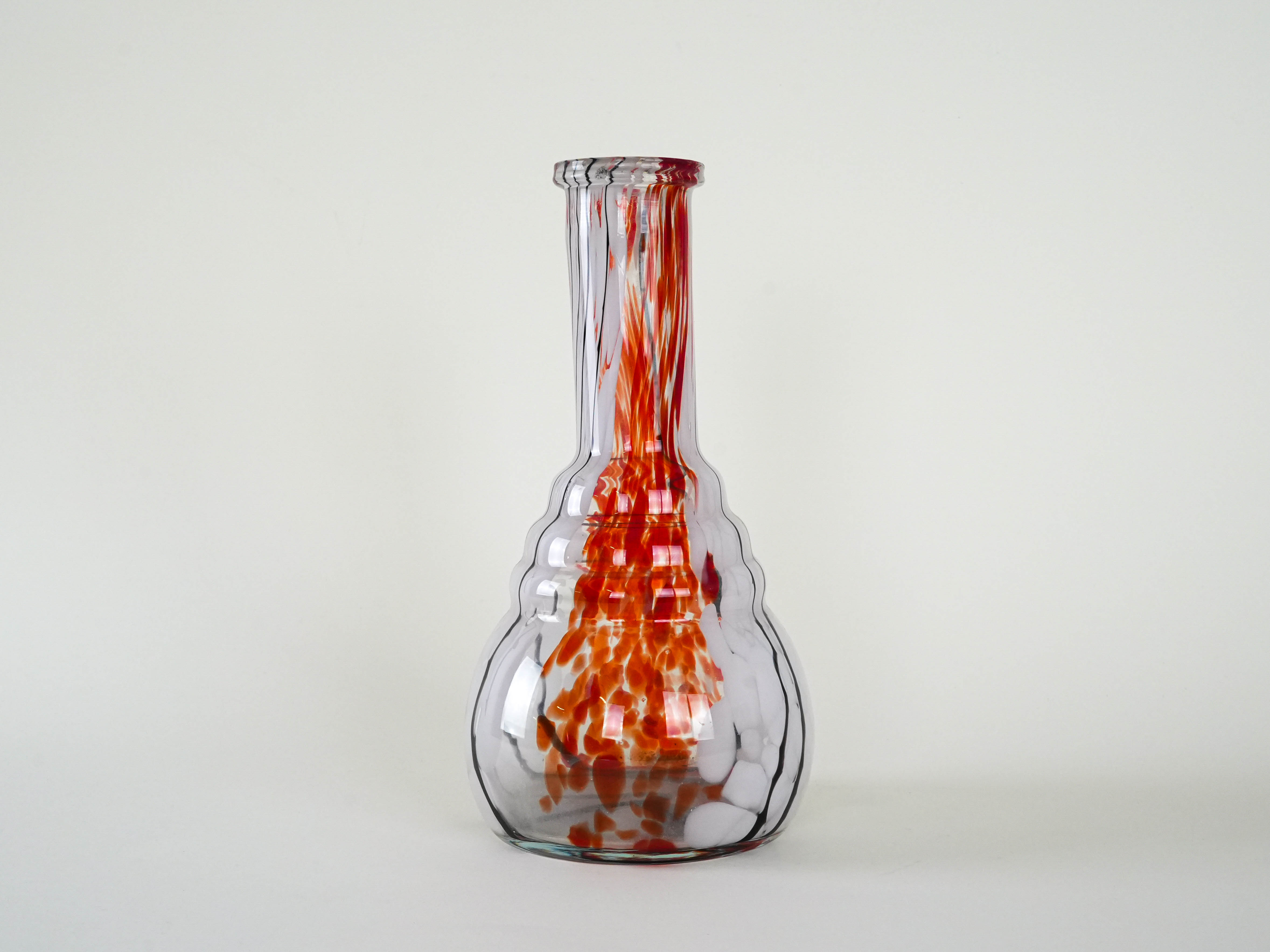 Vaso in vetro rosso 
