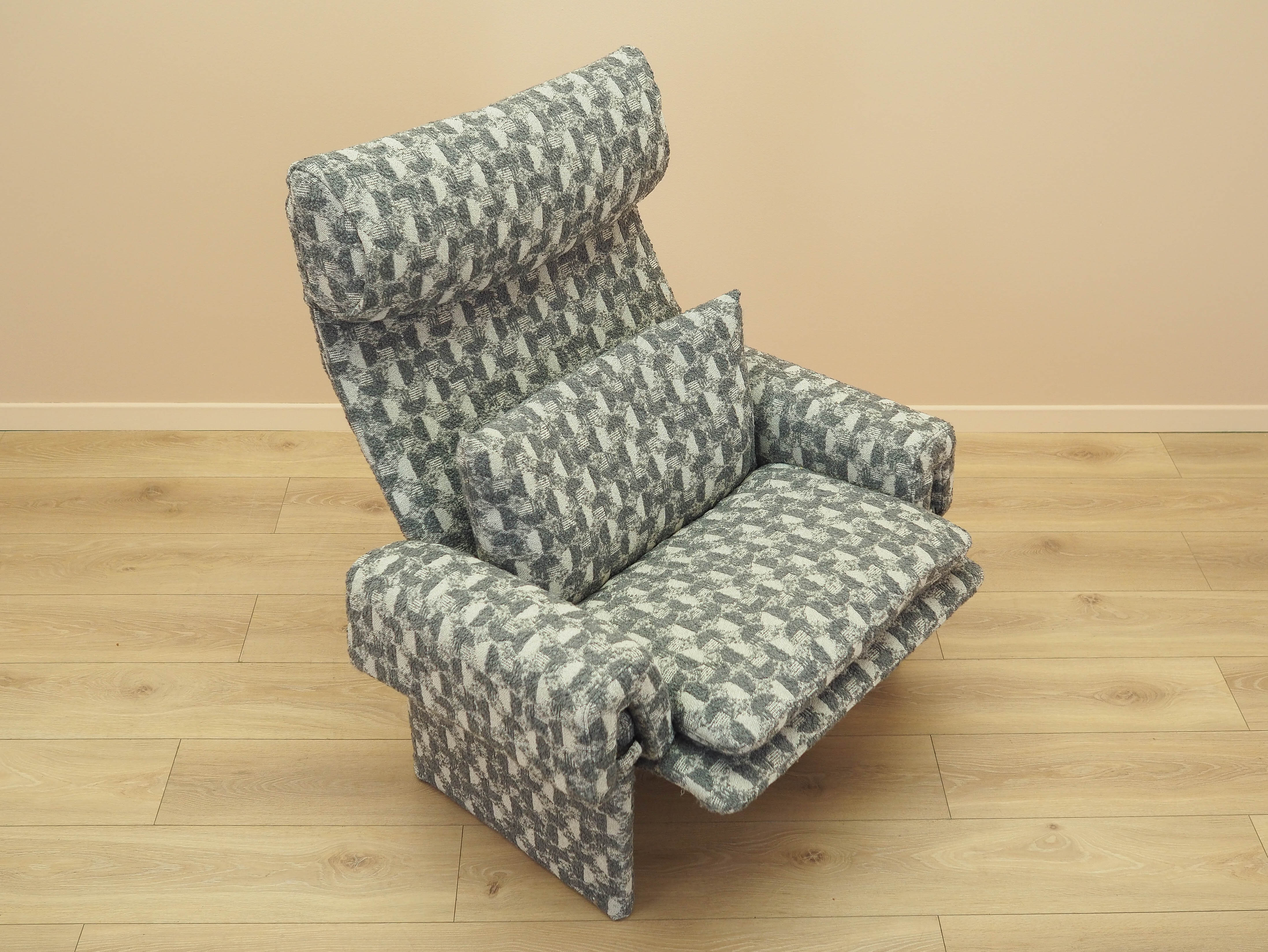 Lounge Chair Grey