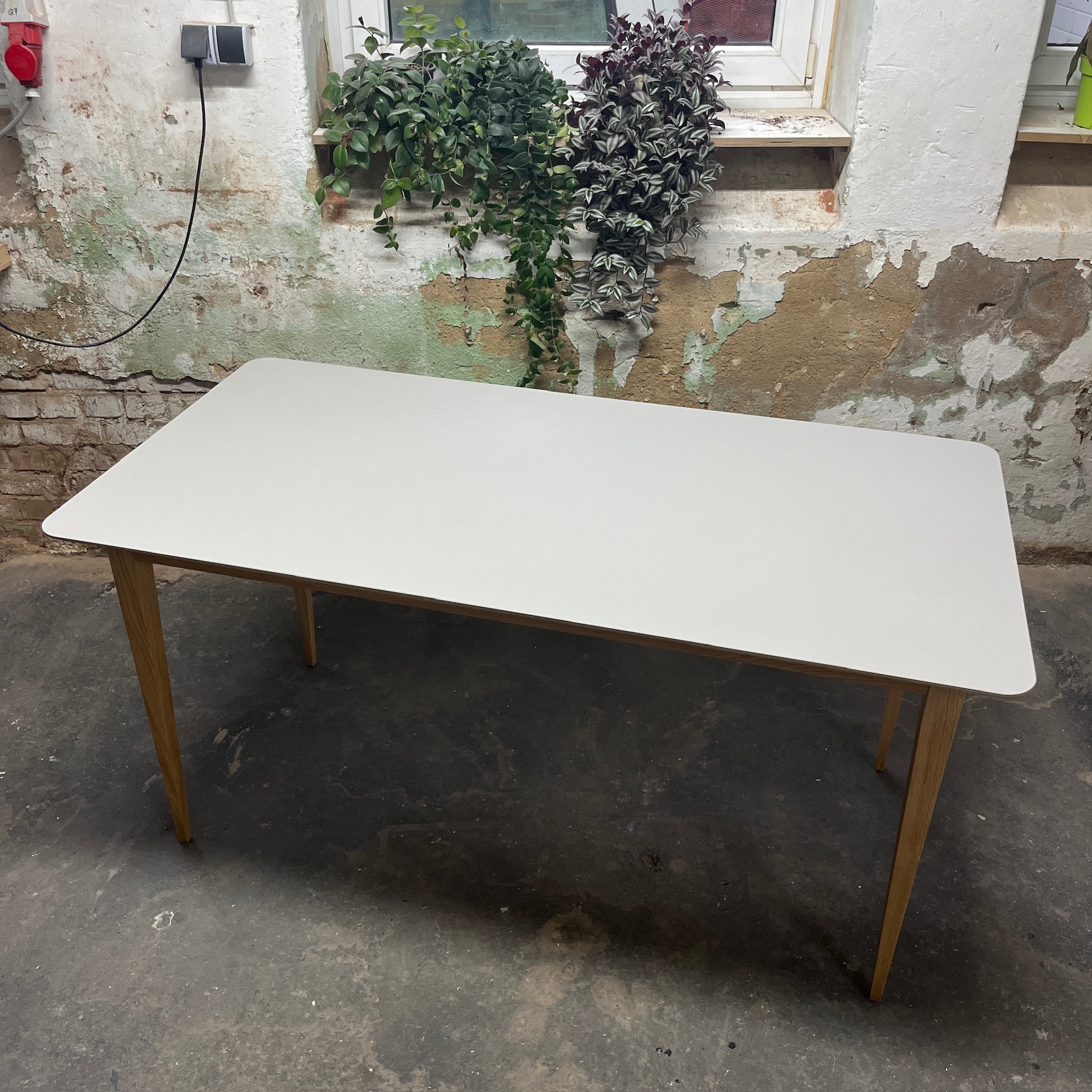 Beluga Table with extension Wood Pebble Smokey Blue
