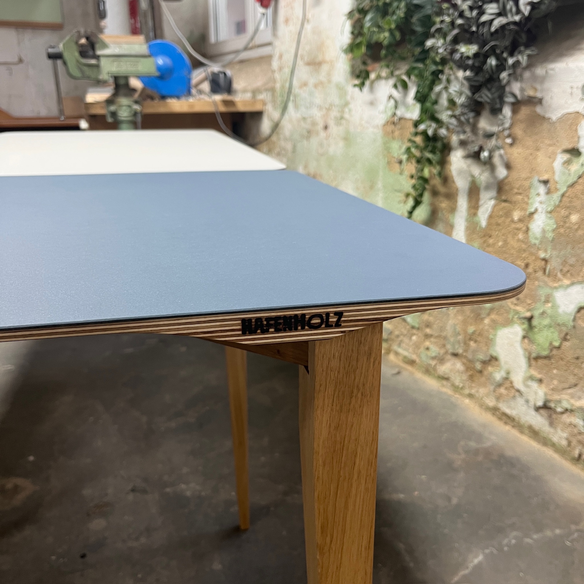 Beluga Tisch mit Verlängerung Holz Pebble Smokey Blue