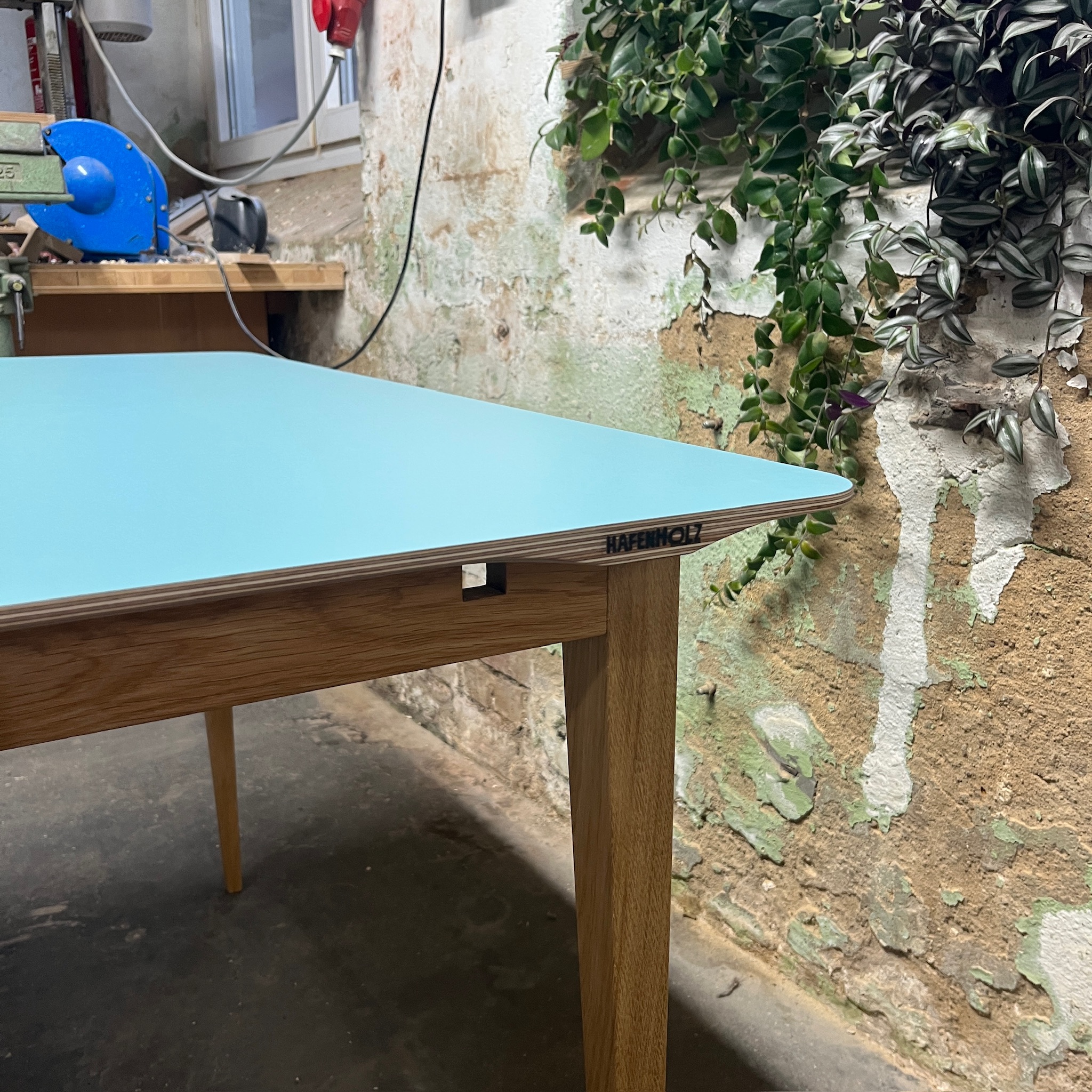 Beluga Tisch Holz HPL Türkis
