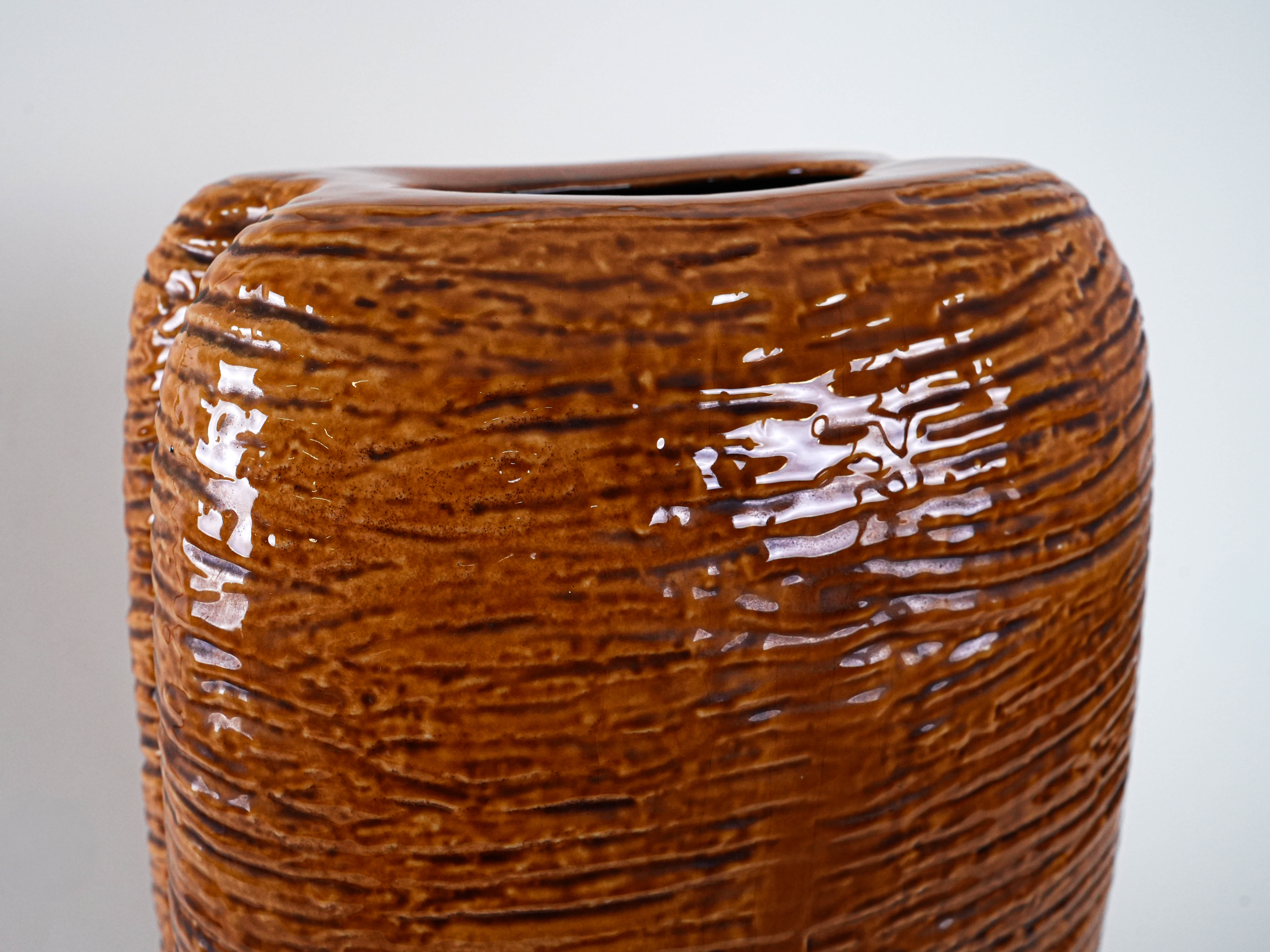 Ceramic vase Brown