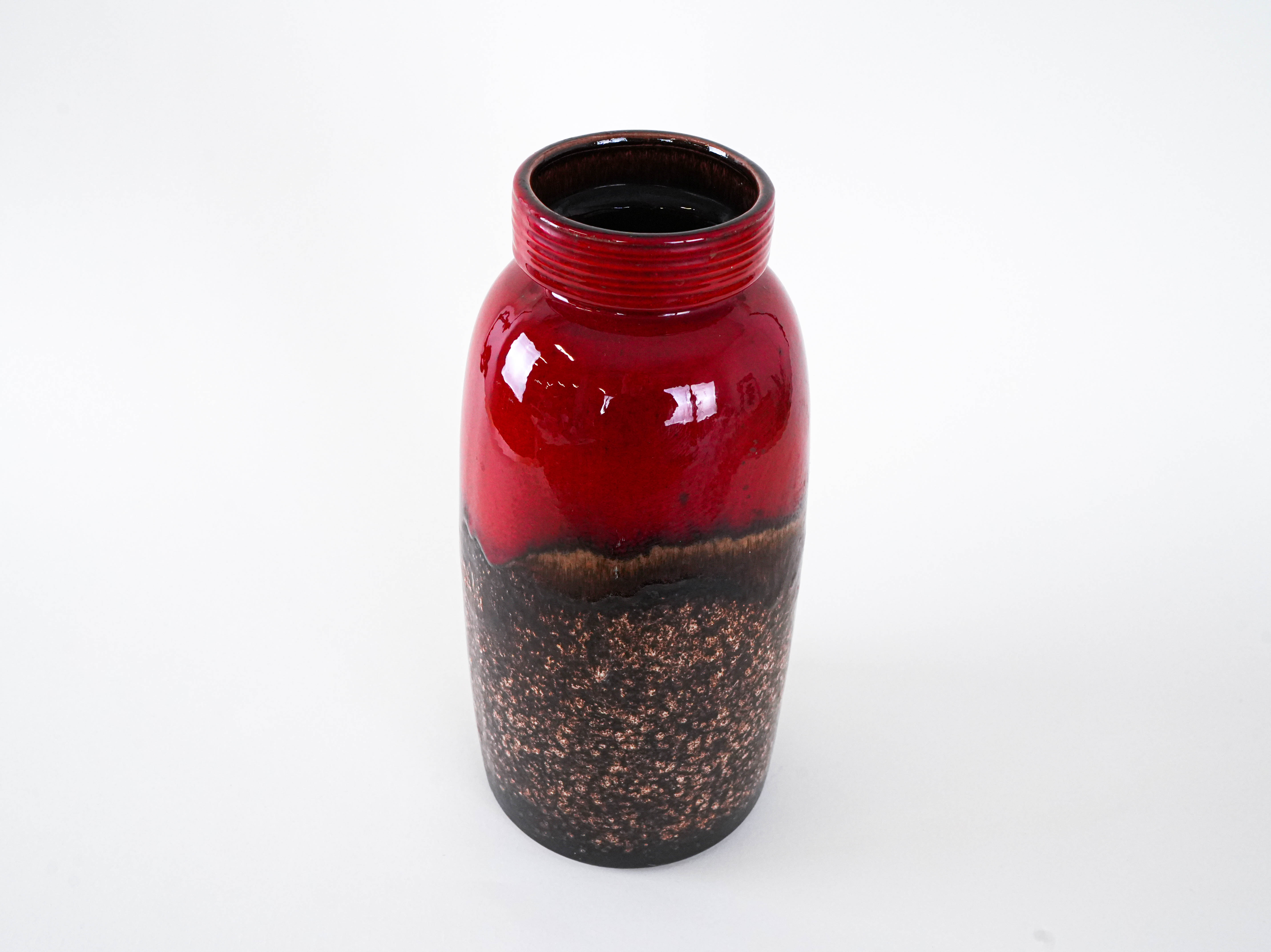Model 553-38 Ceramic vase Red