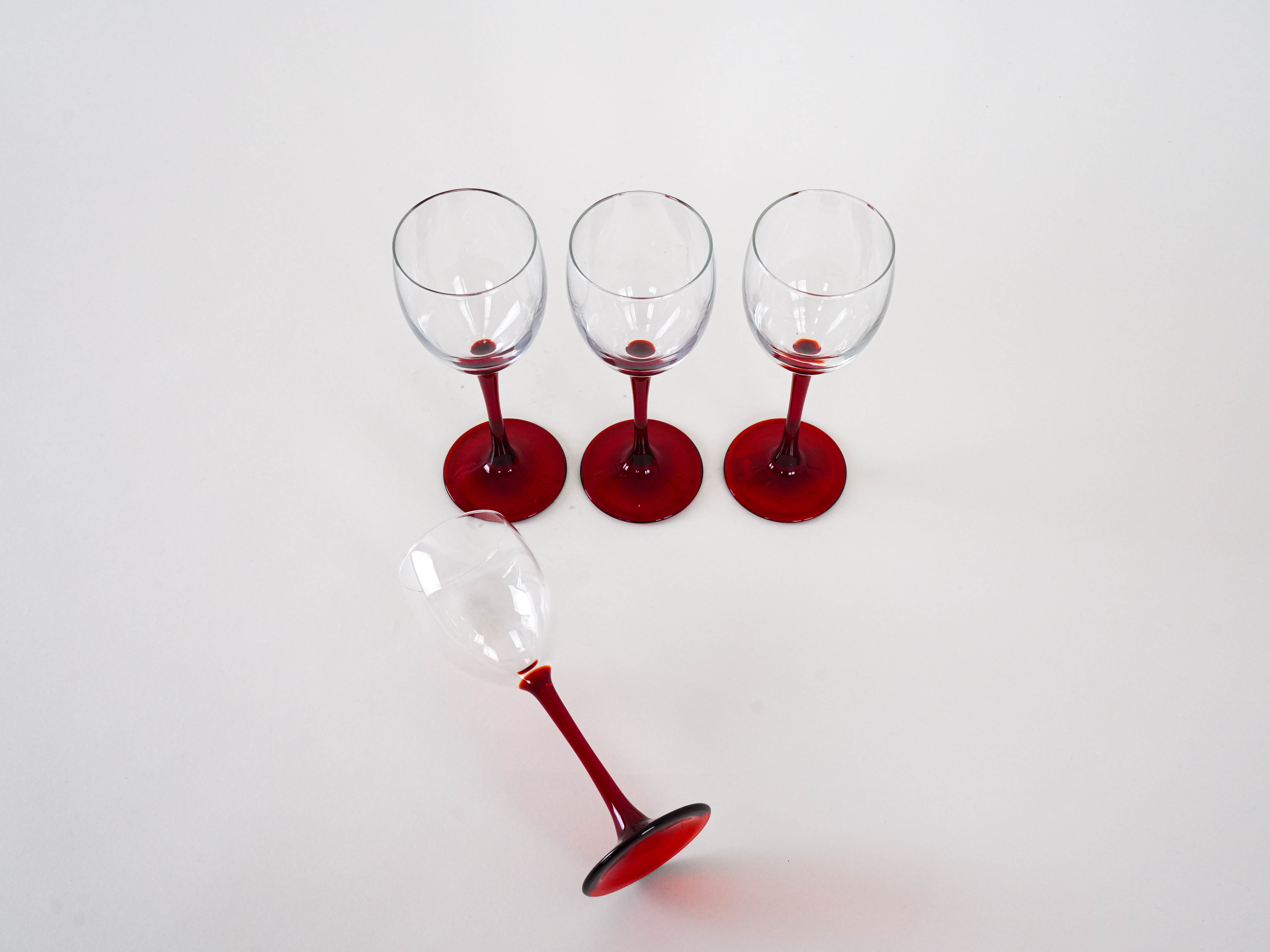 4x Wine glasses Red 