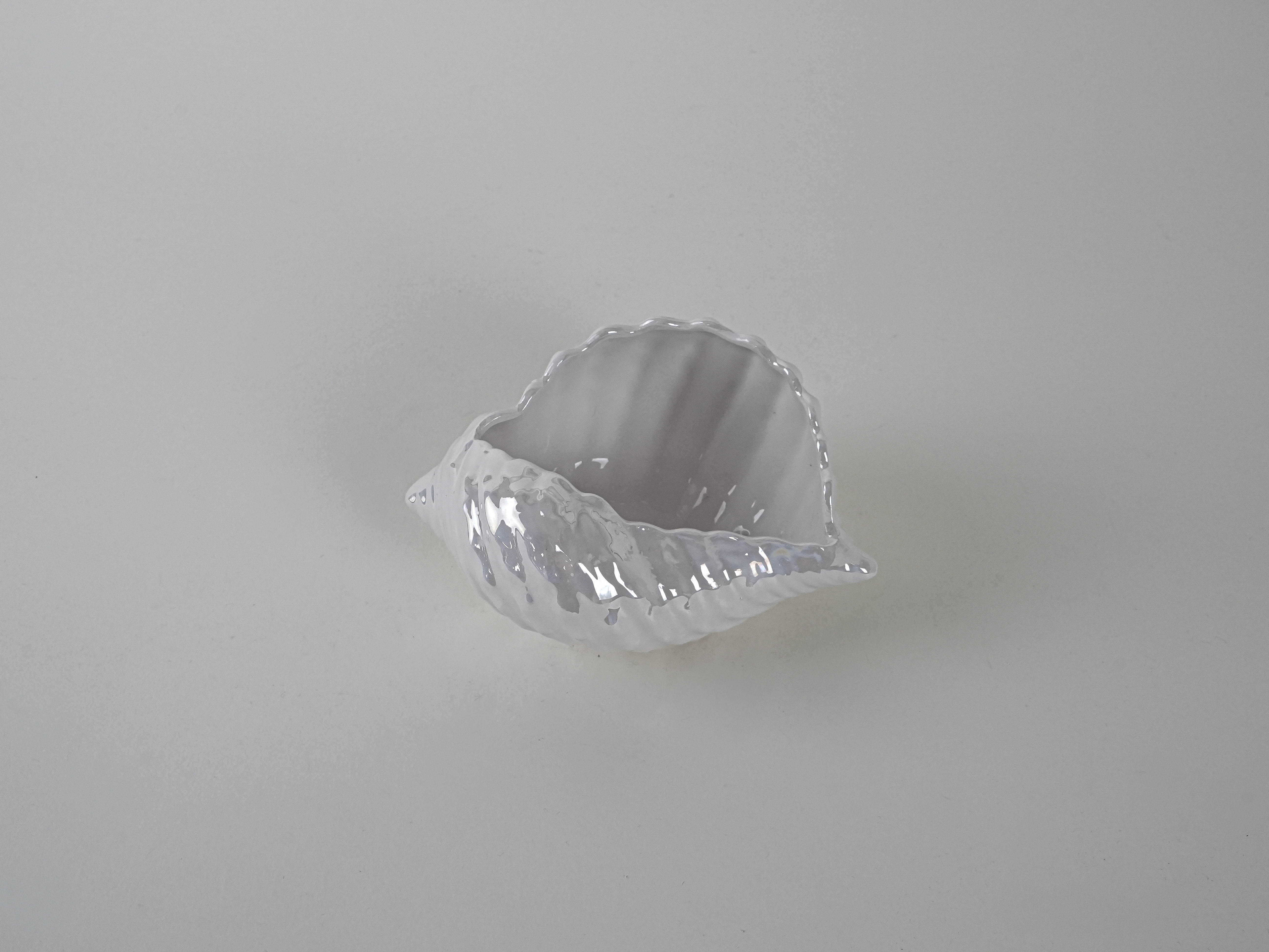 Decorative porcelain shell-shaped bowl White 1970s