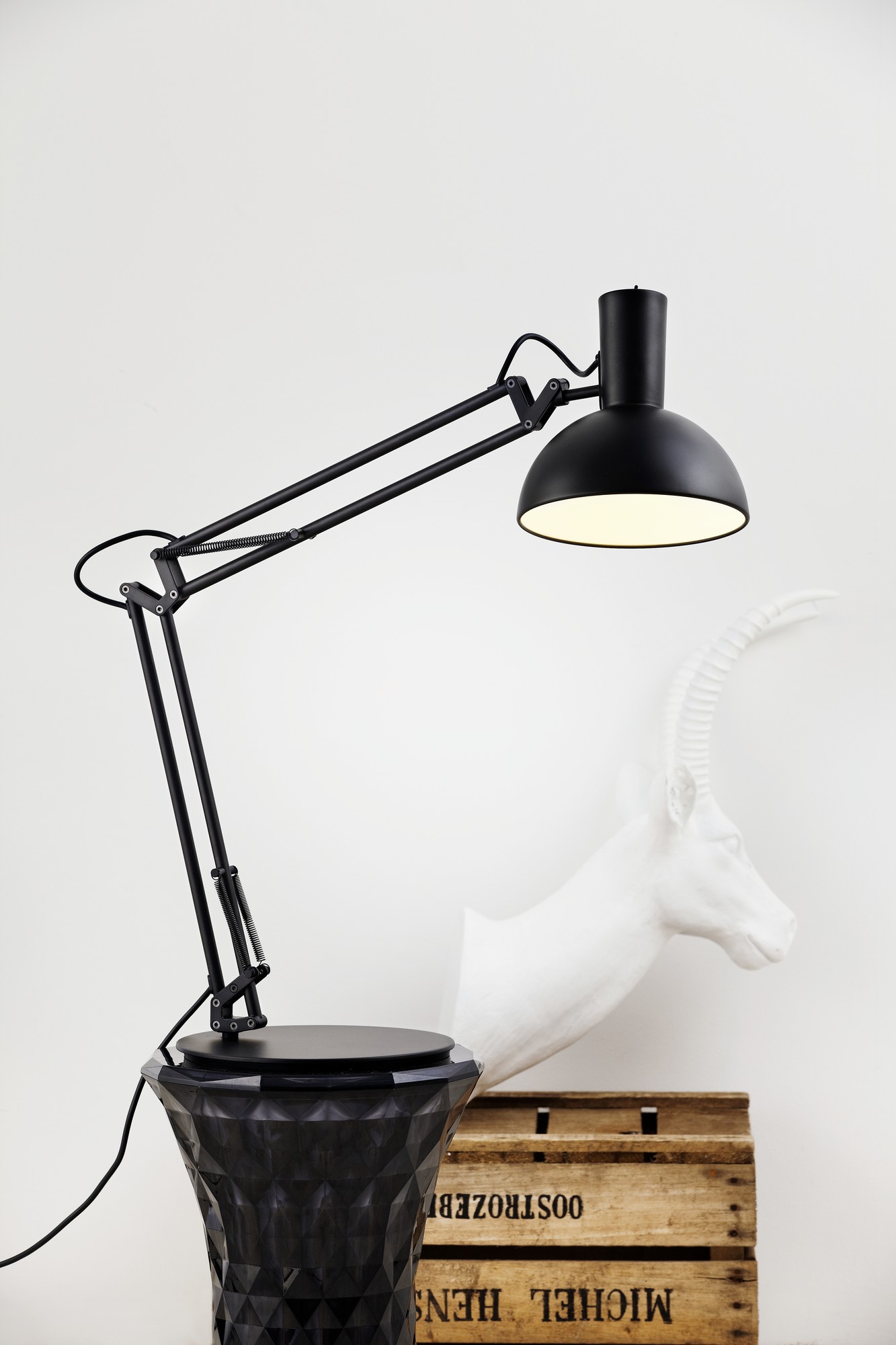 Arki Tischlampe Schwarz