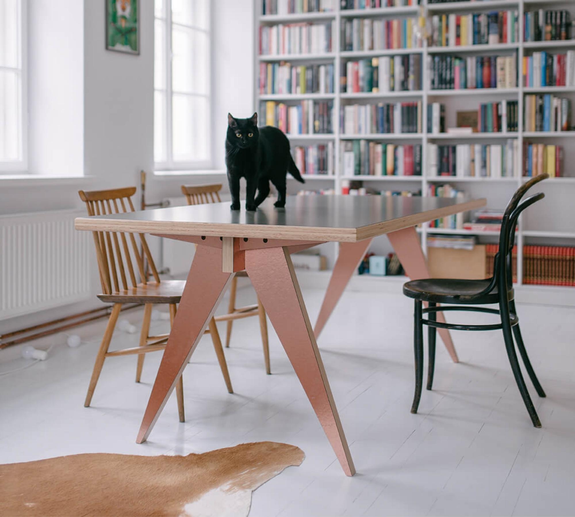 Handcrafted dining table St. Calipers Green
