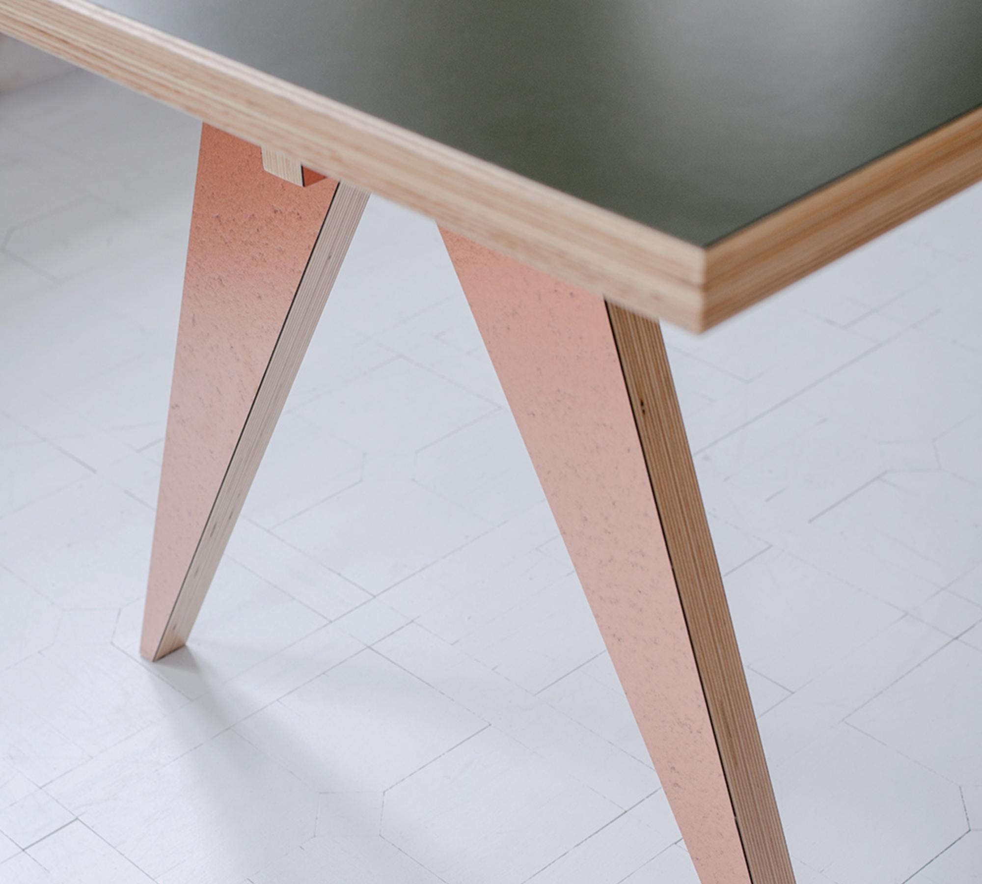 Handcrafted dining table St. Calipers Green