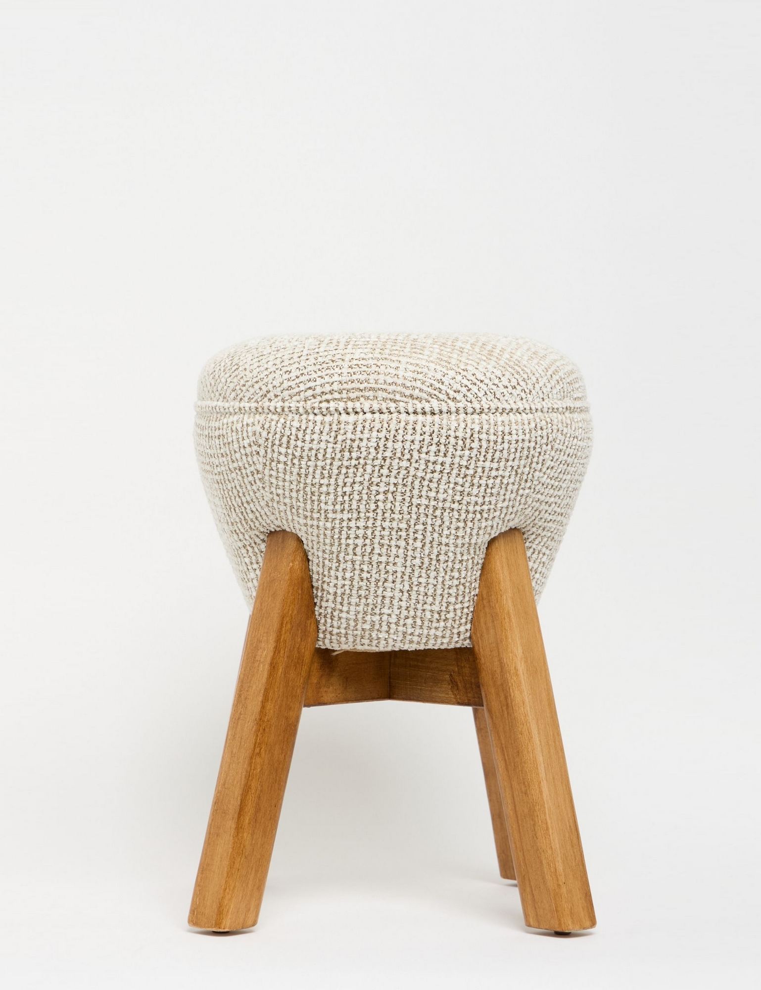 Hermod Hocker Webstoff Creme Walnuss