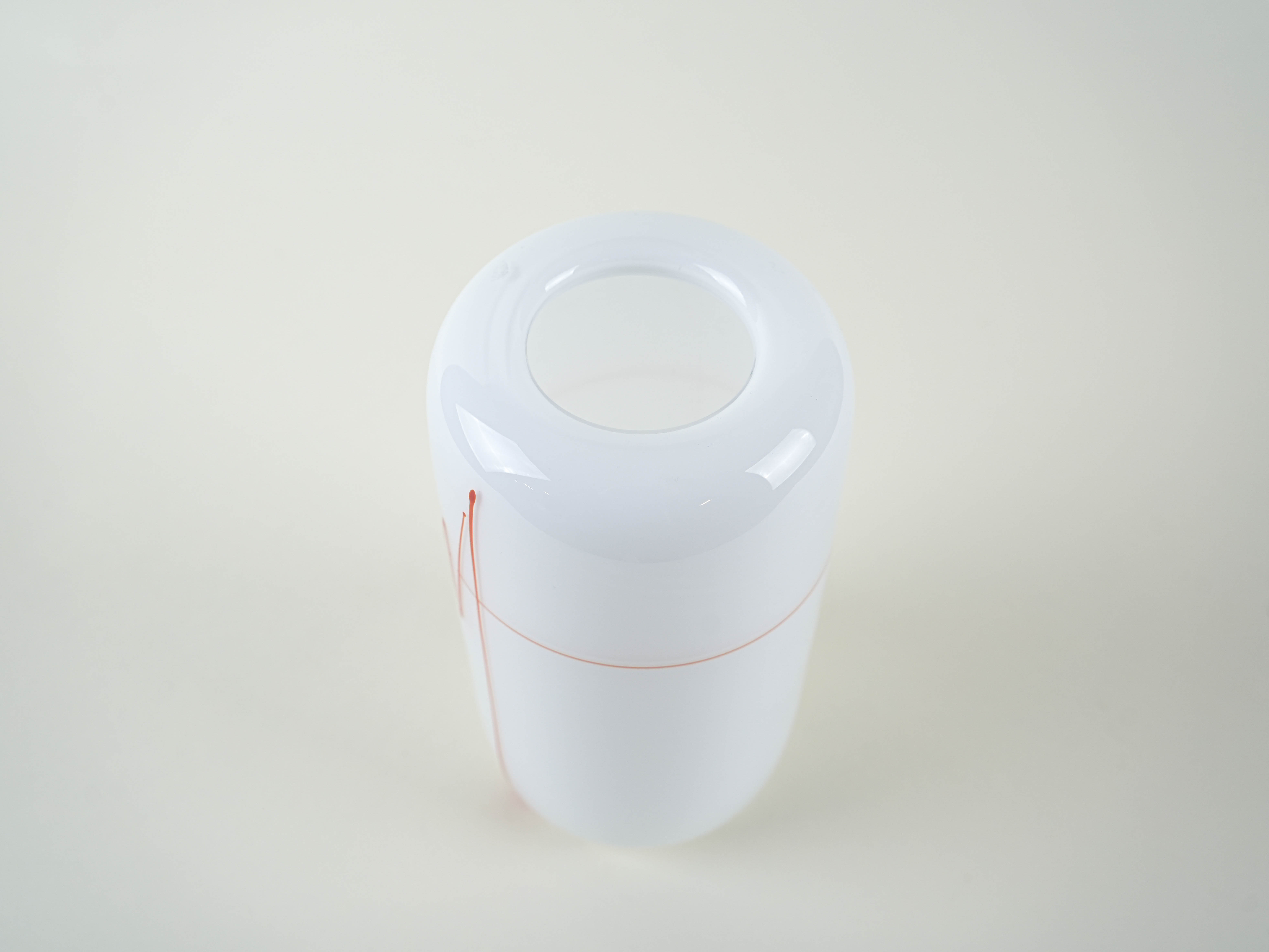 Vase Mattglas Weiß Rot 1970er Jahre