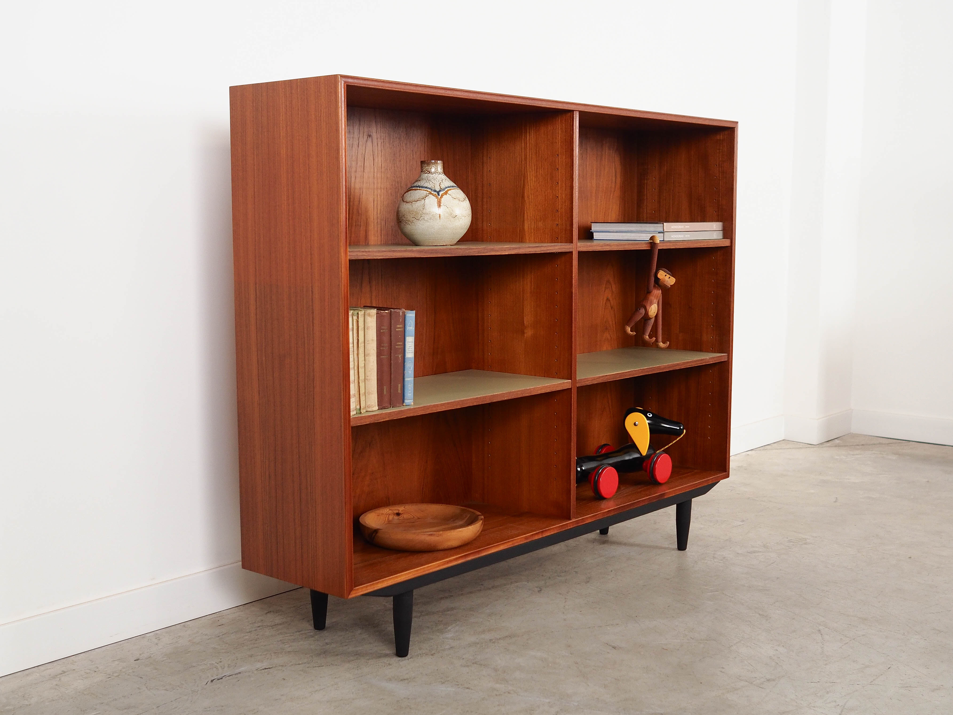 RT Furniture Bookshelf Teak Veneer 1970s