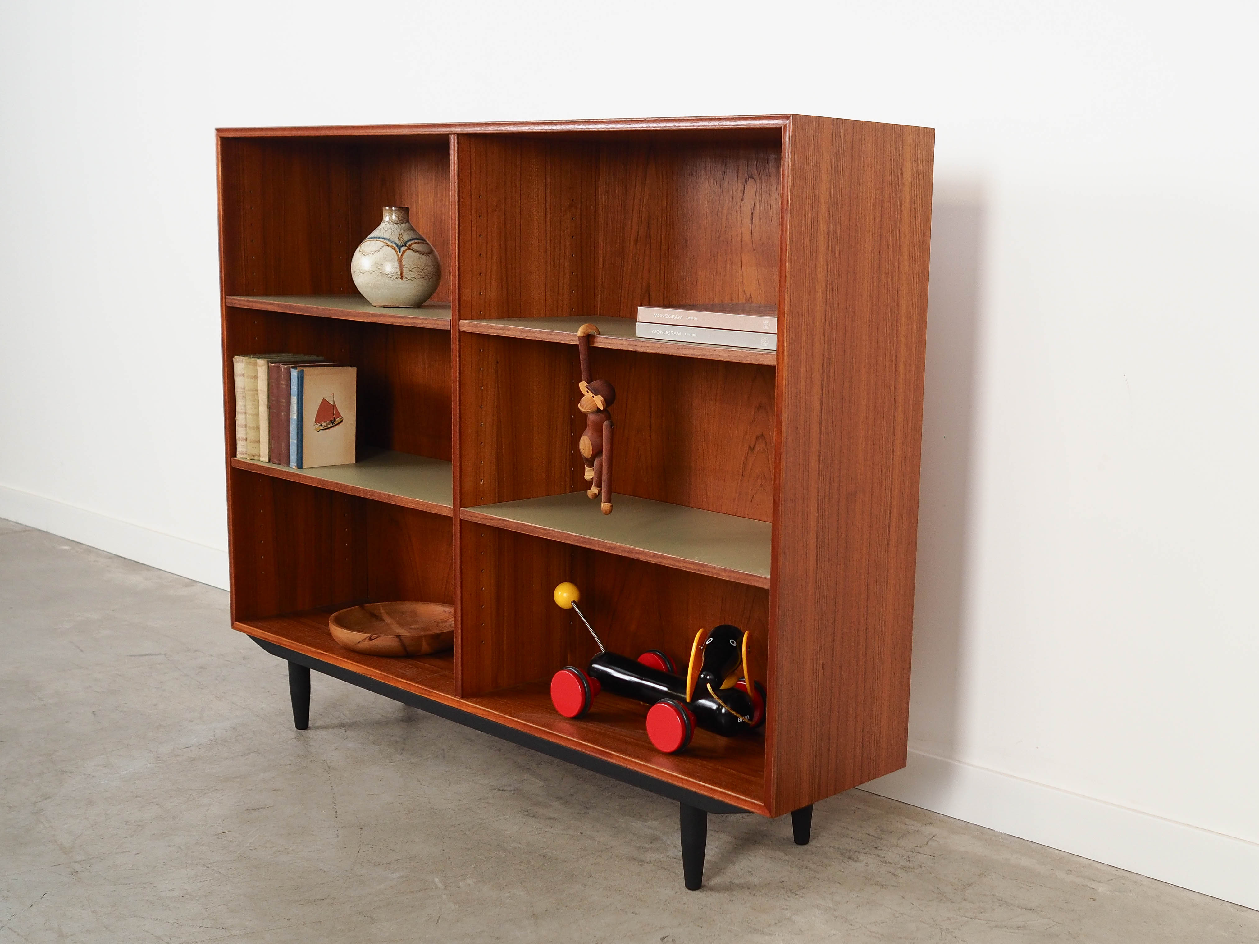 RT Furniture Bookshelf Teak Veneer 1970s