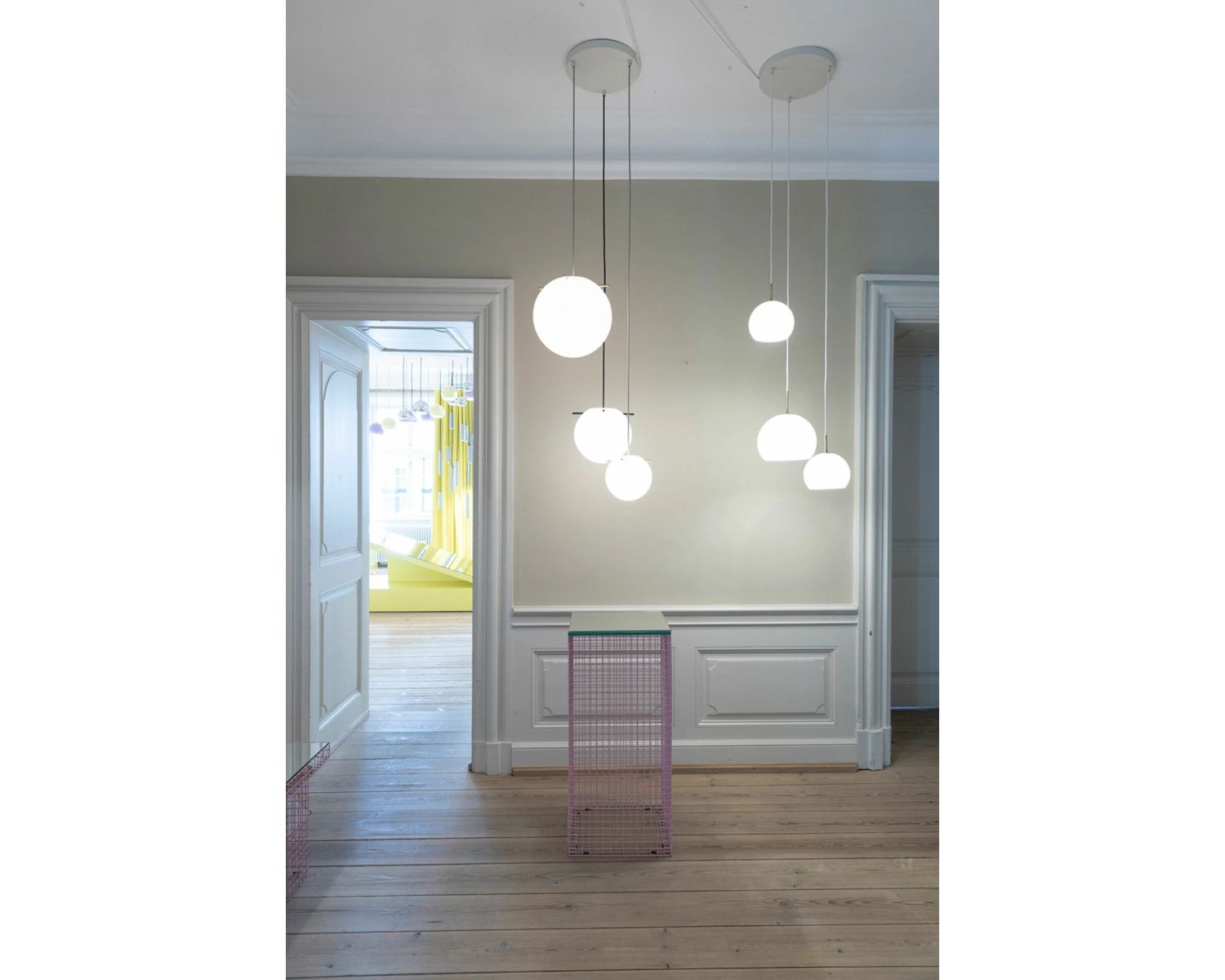 Pendant light Koi Ø25 Opal white Black