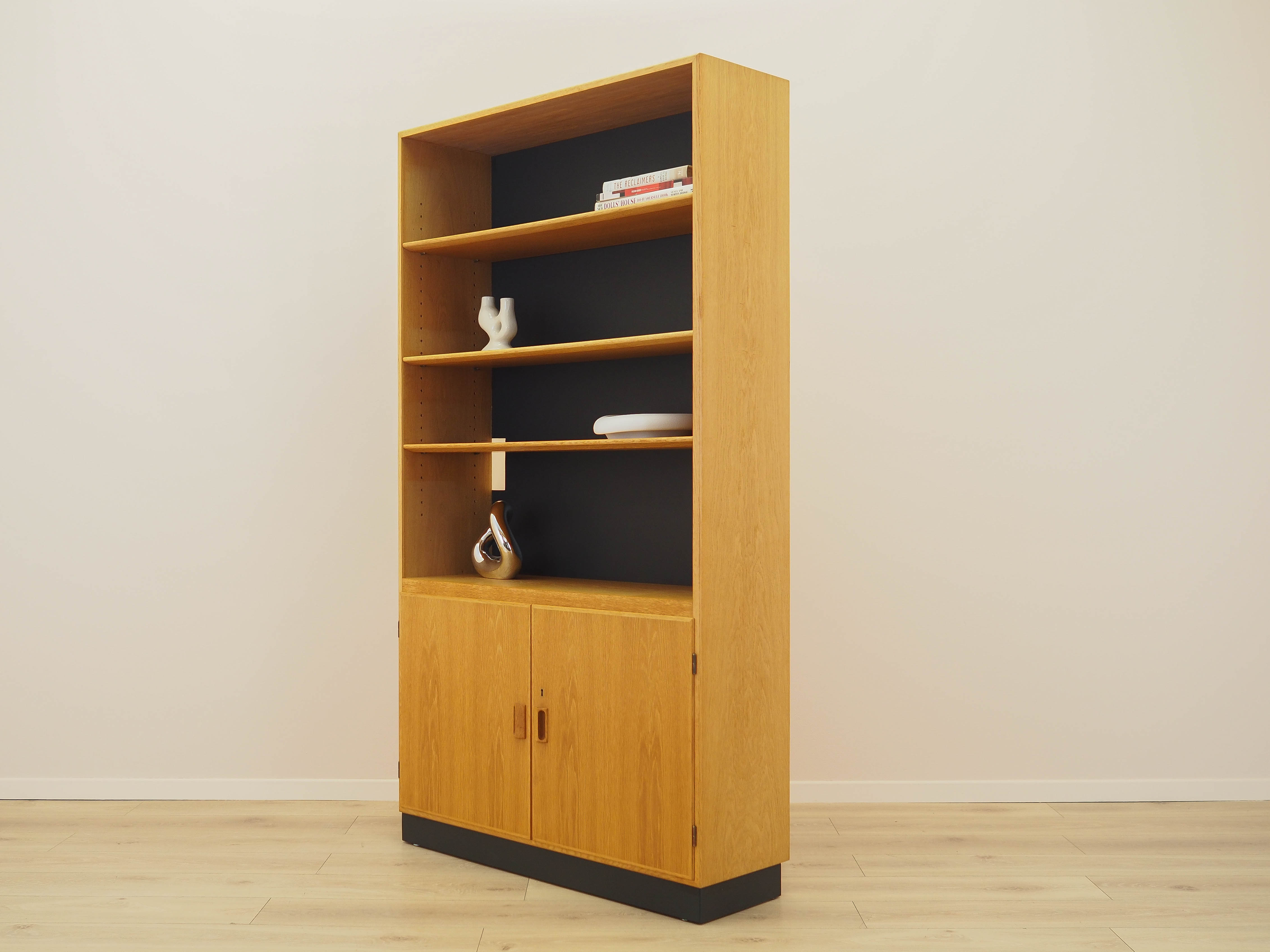 Libreria in legno di frassino
