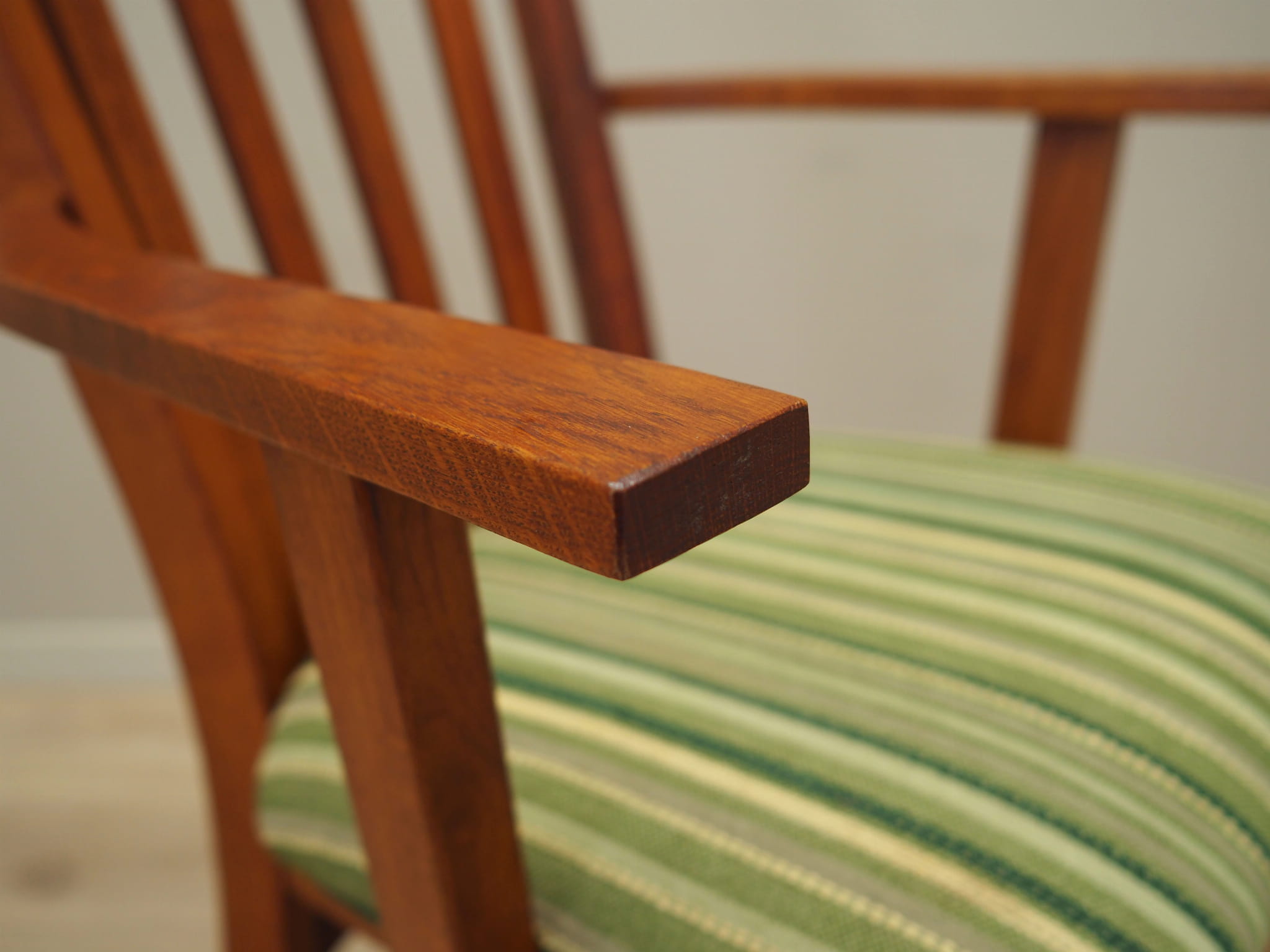 Vintage Sedia con braccioli Legno di teak Tessuto Marrone Anni '70