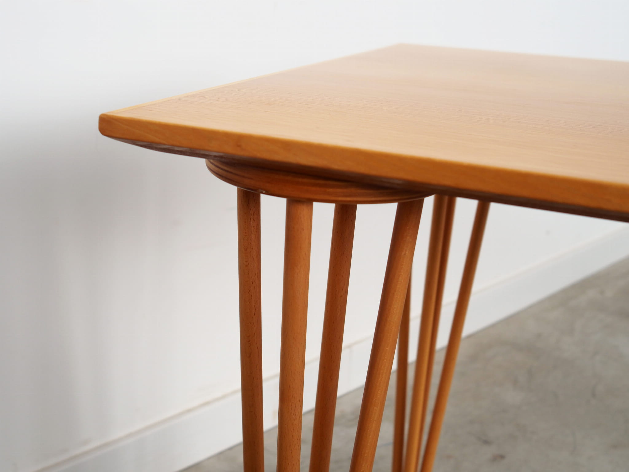 Tavolo vintage legno beige anni '70 