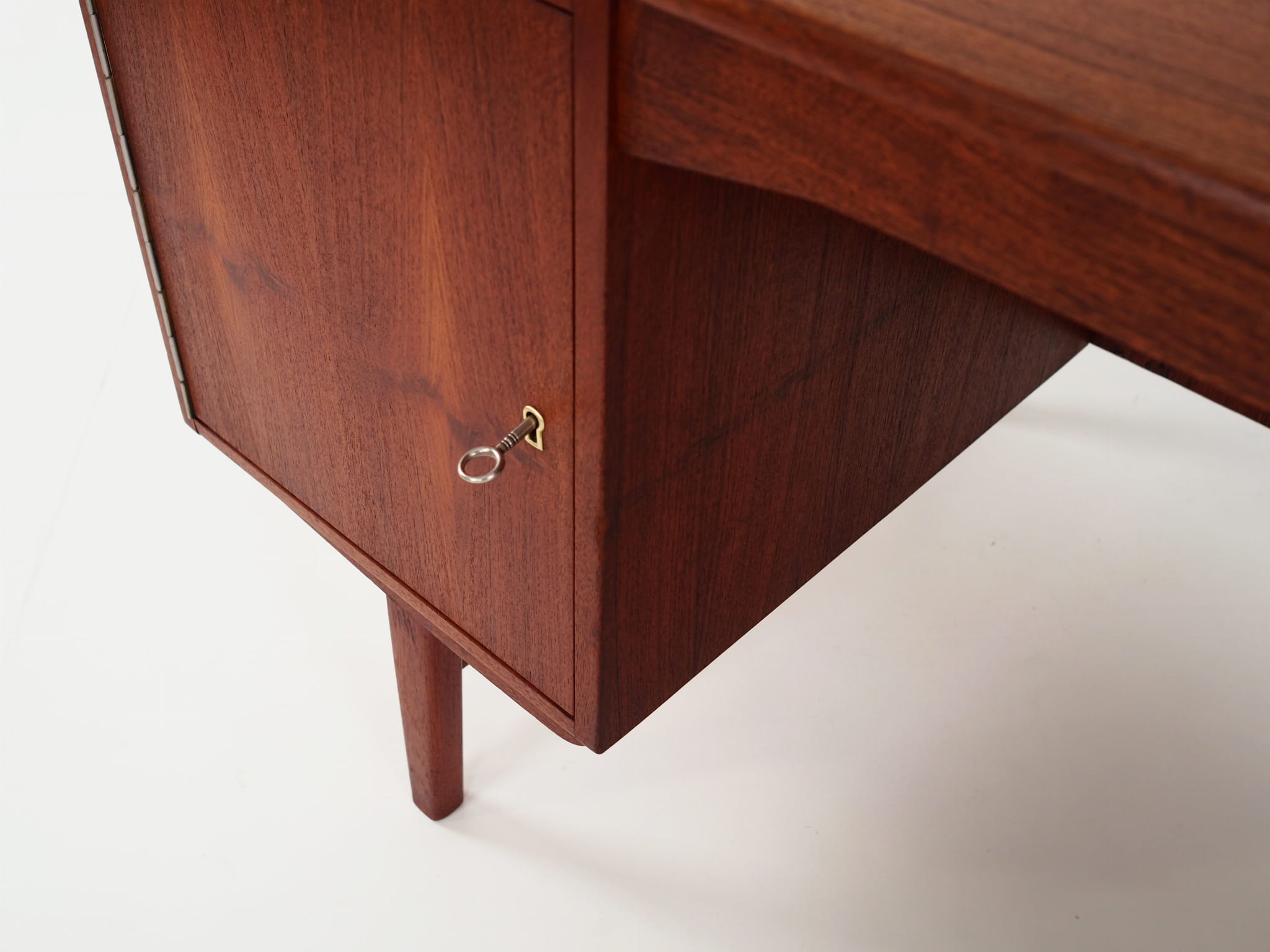 Vintage Schreibtisch Teakholz Braun 1970er Jahre 