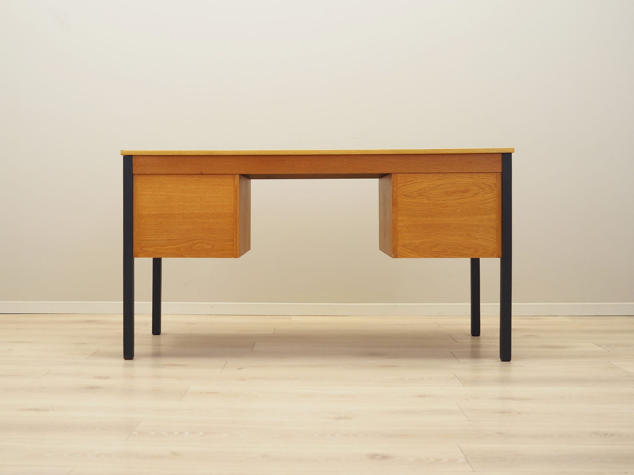 Vintage Schreibtisch Eschenholz Braun 1970er Jahre