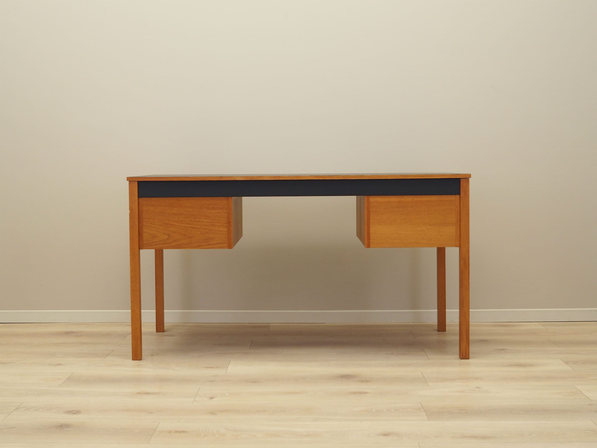 Vintage Schreibtisch Eschenholz Braun 1970er Jahre
