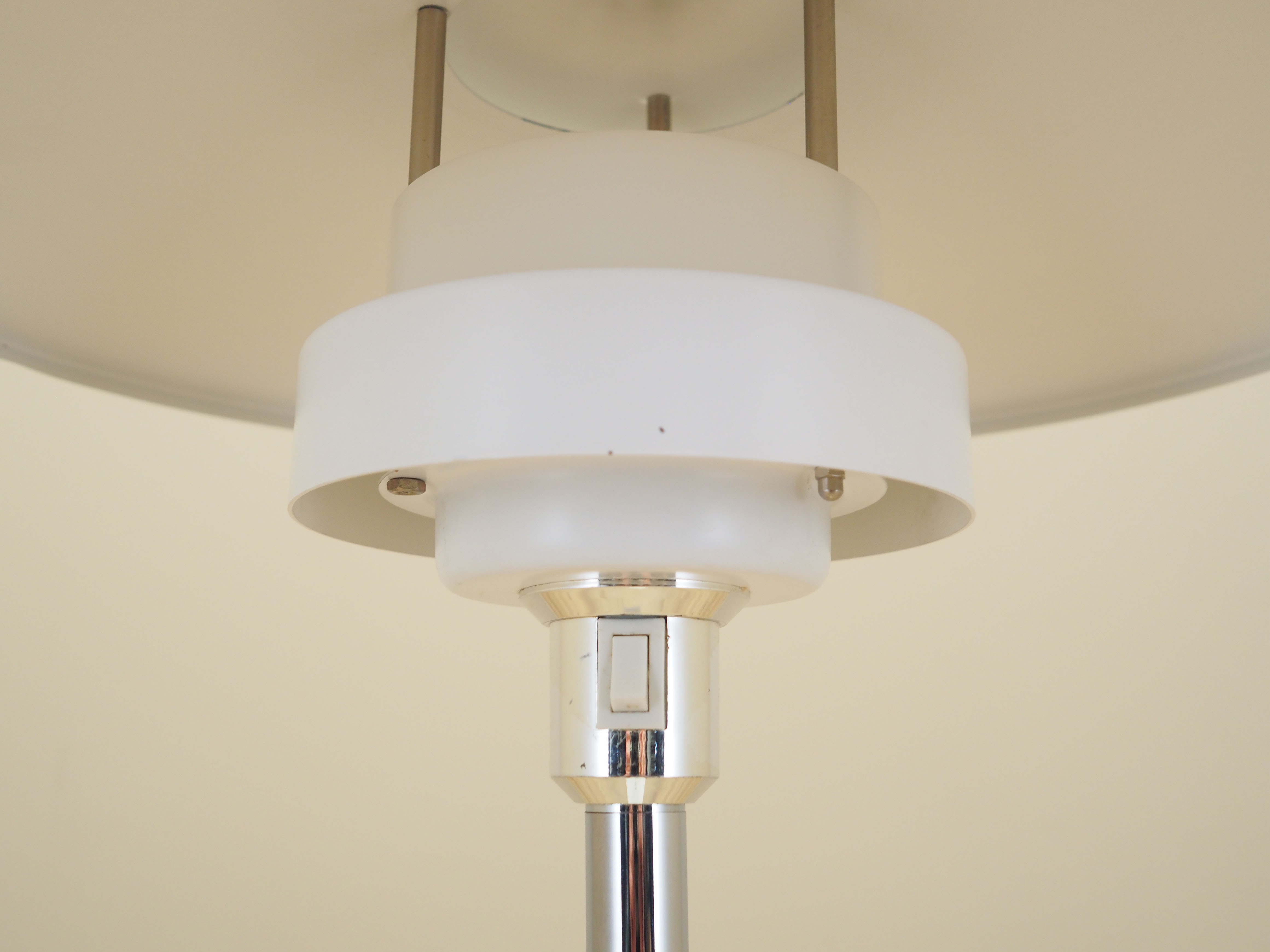 Stehlampe Metall Weiß 1970er Jahre