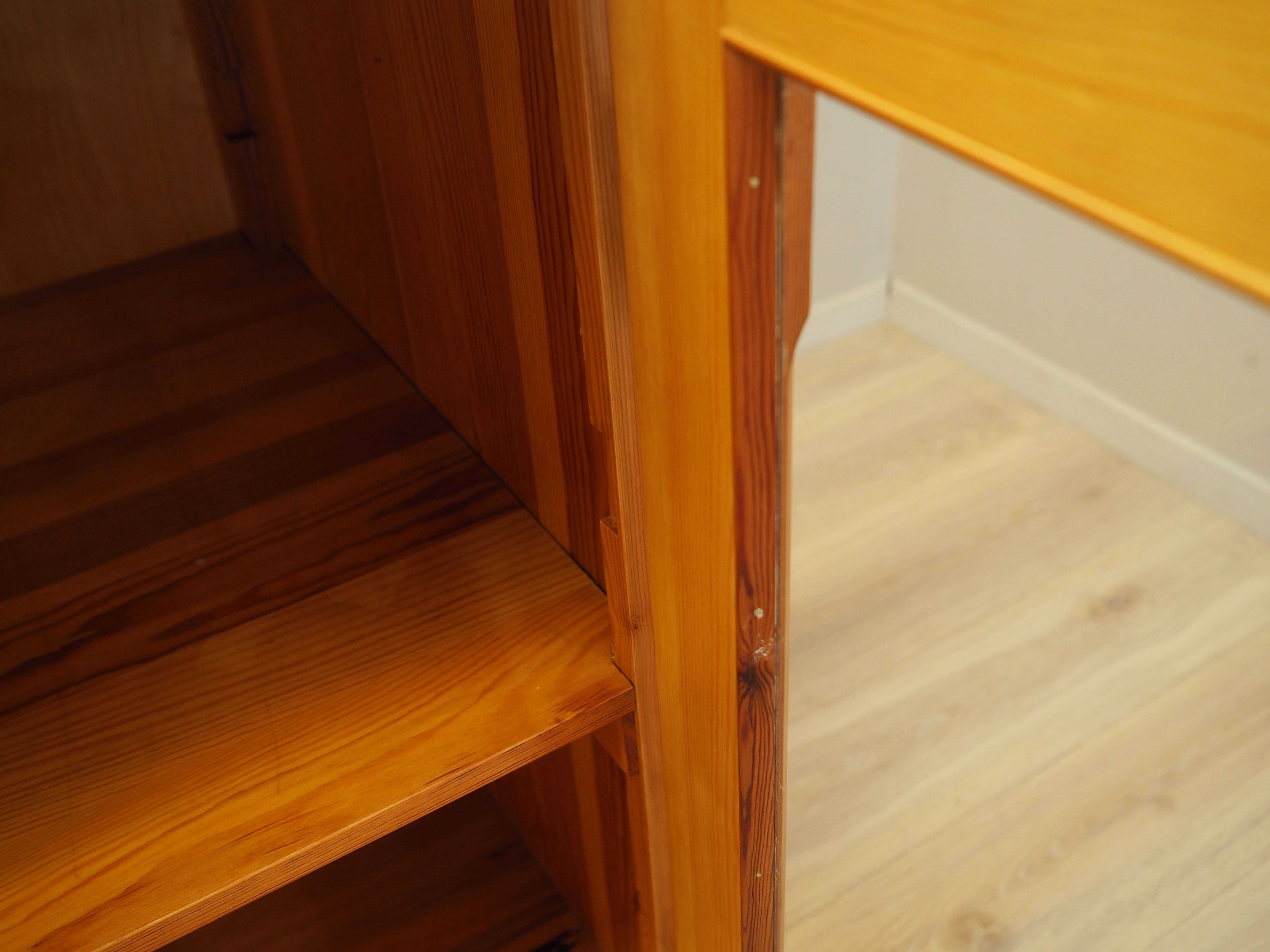 Display cabinet Pine wood 1980s