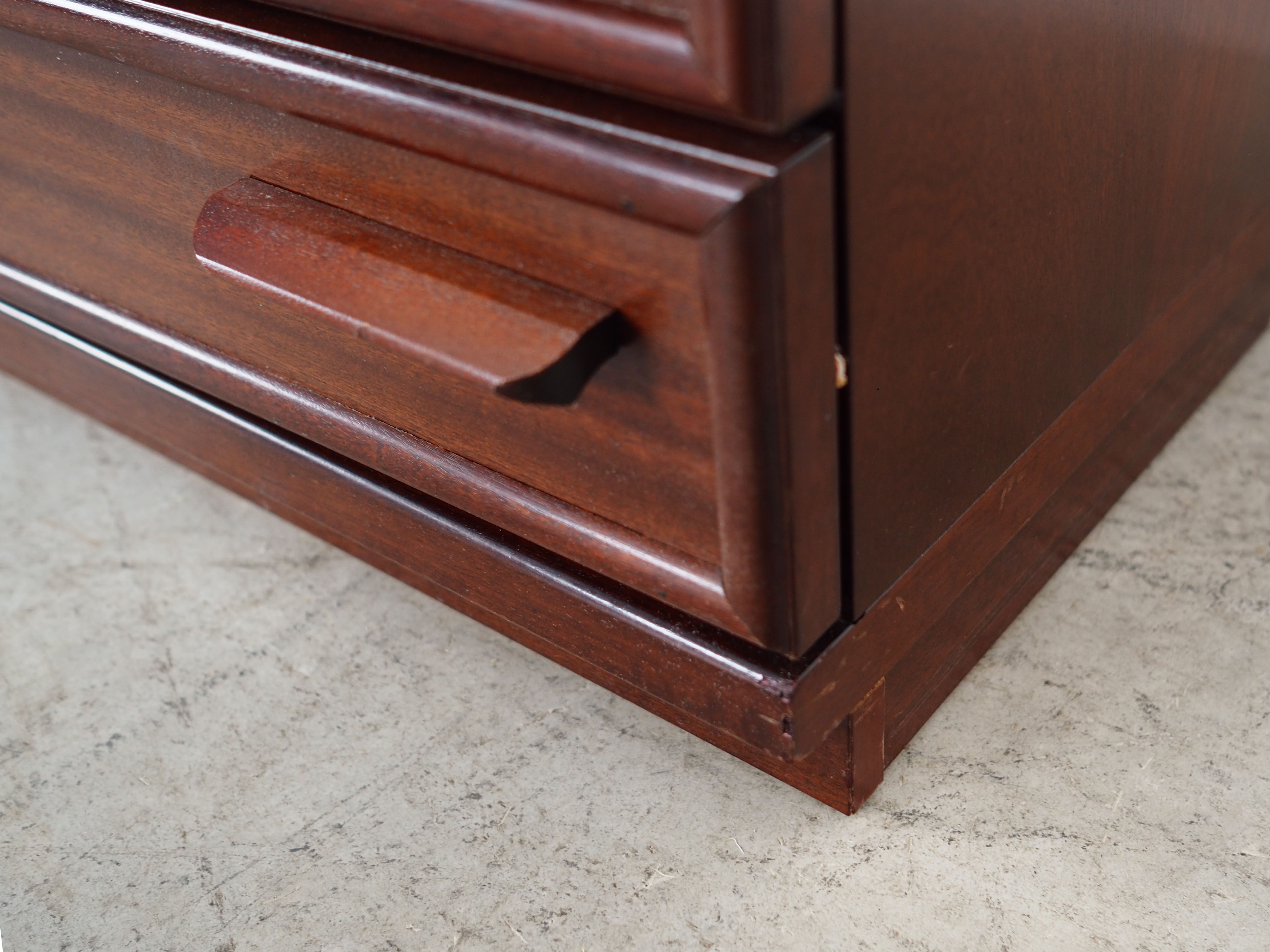 Mahogany showcase 1970 Jahre