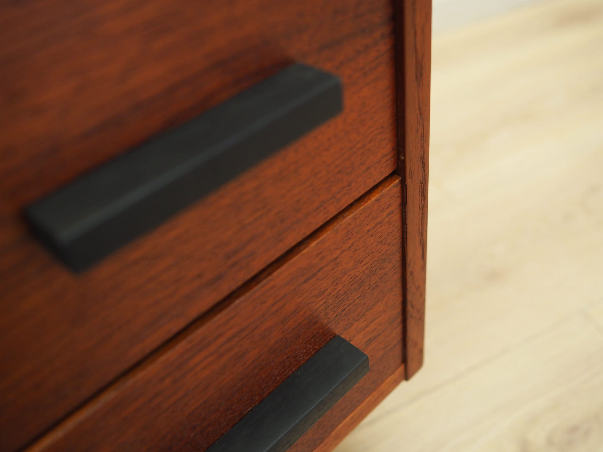 Cassettiera in teak anni '80