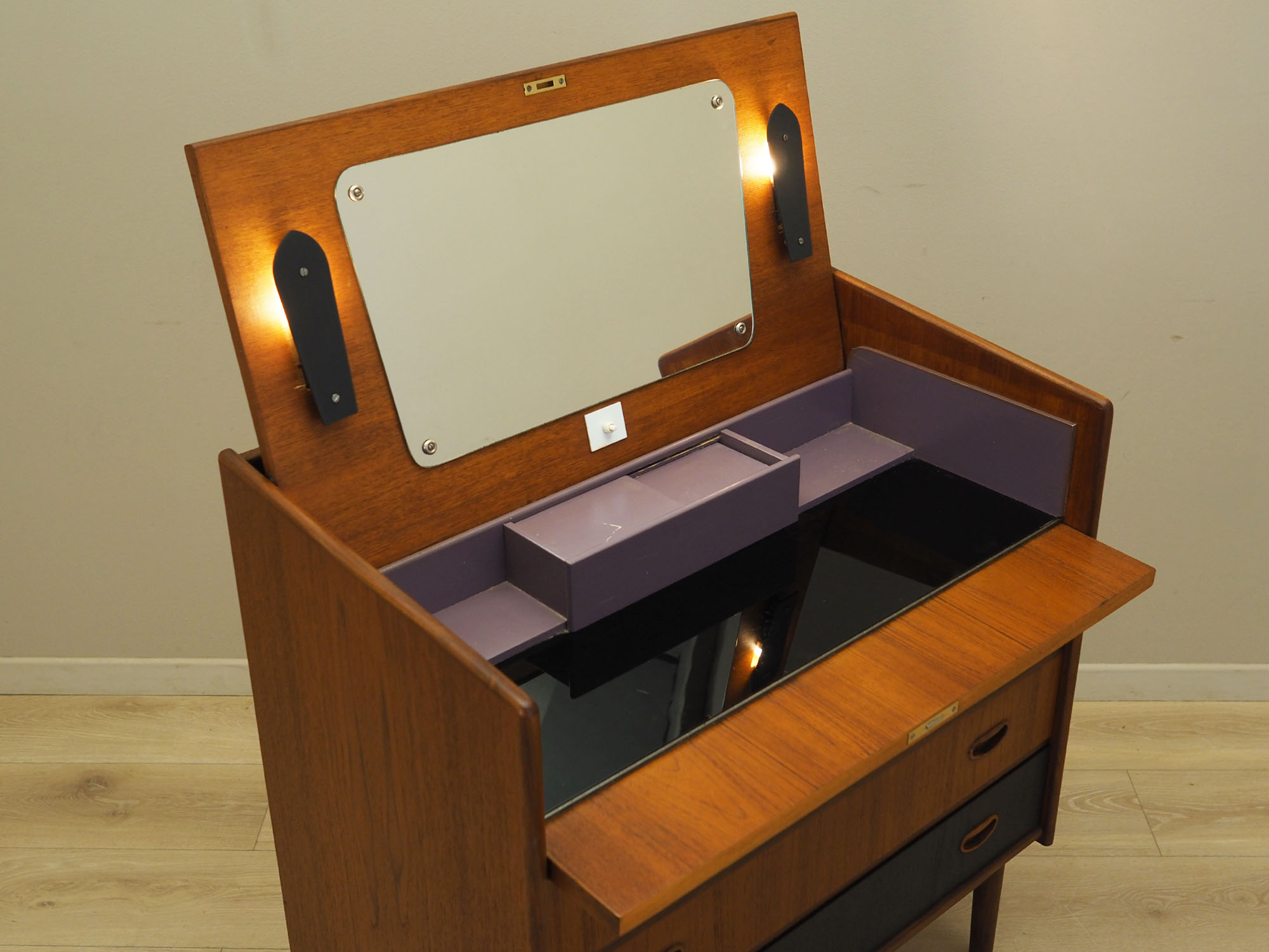 Chest of drawers Teak wood 1970s