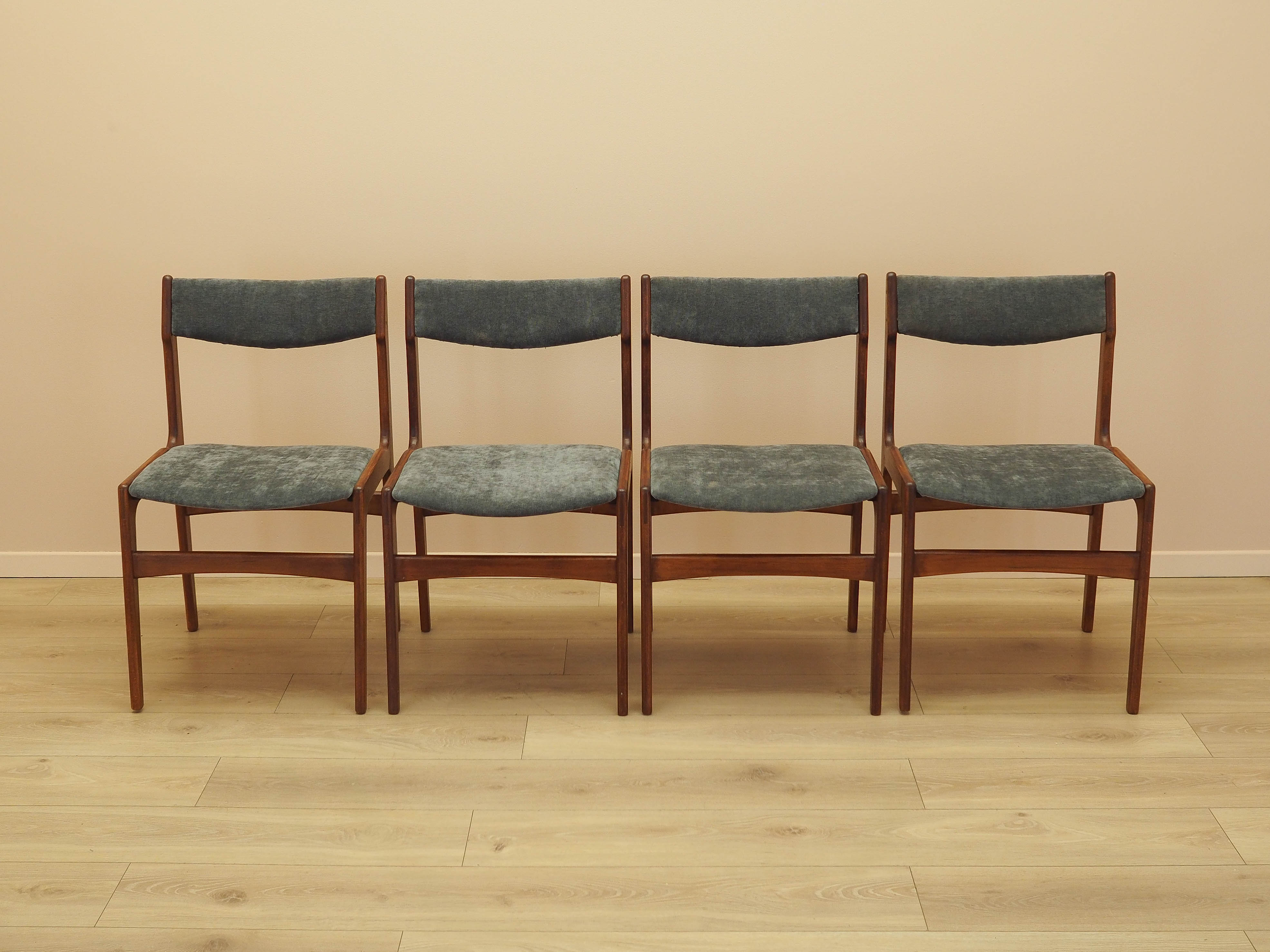 Vierteiliges Set Stühle aus Teakholz 1970er Jahre