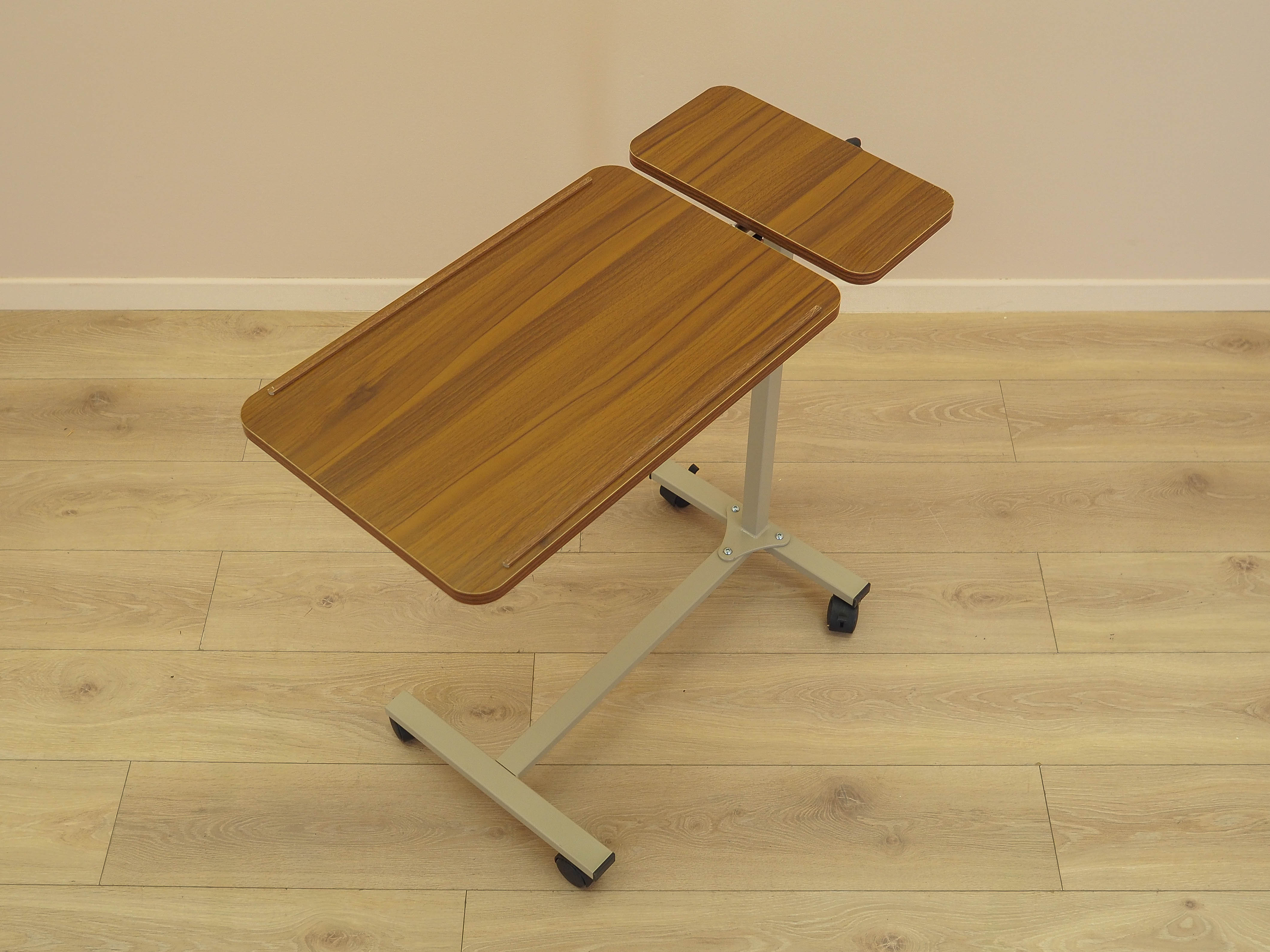 Music stand 2000s