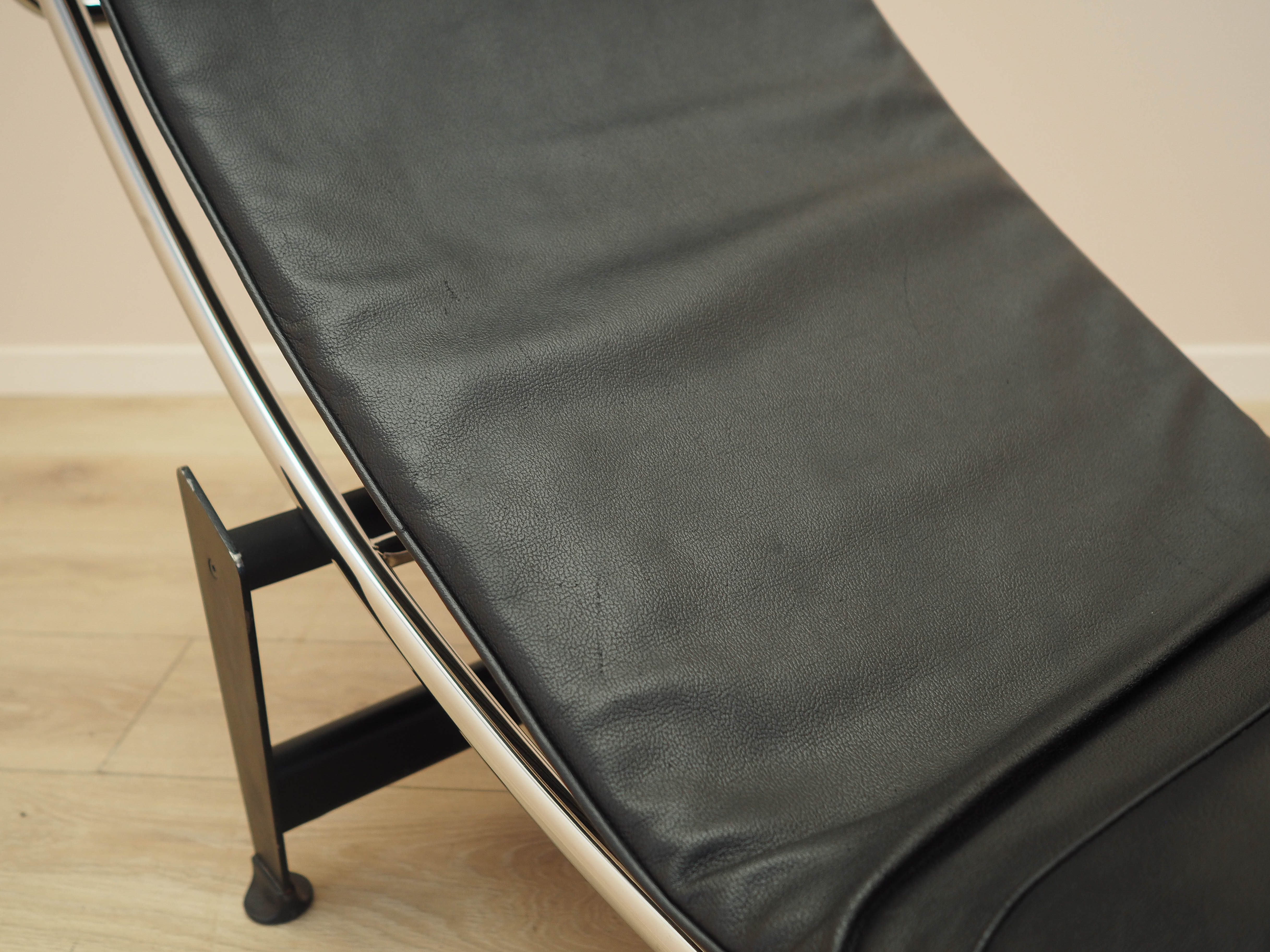Leather chaise longue in LC4 style 1980s