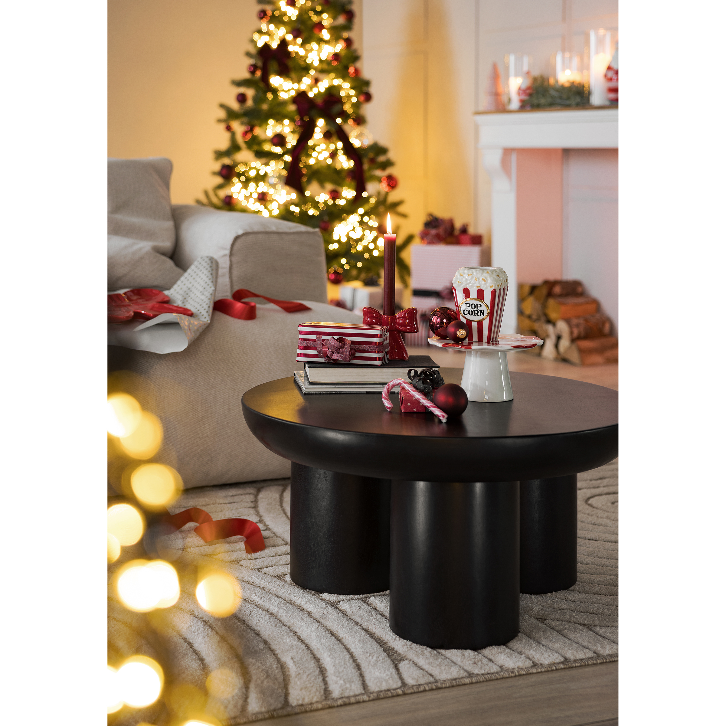 Massiver Couchtisch OLIDE Akazie Schwarz