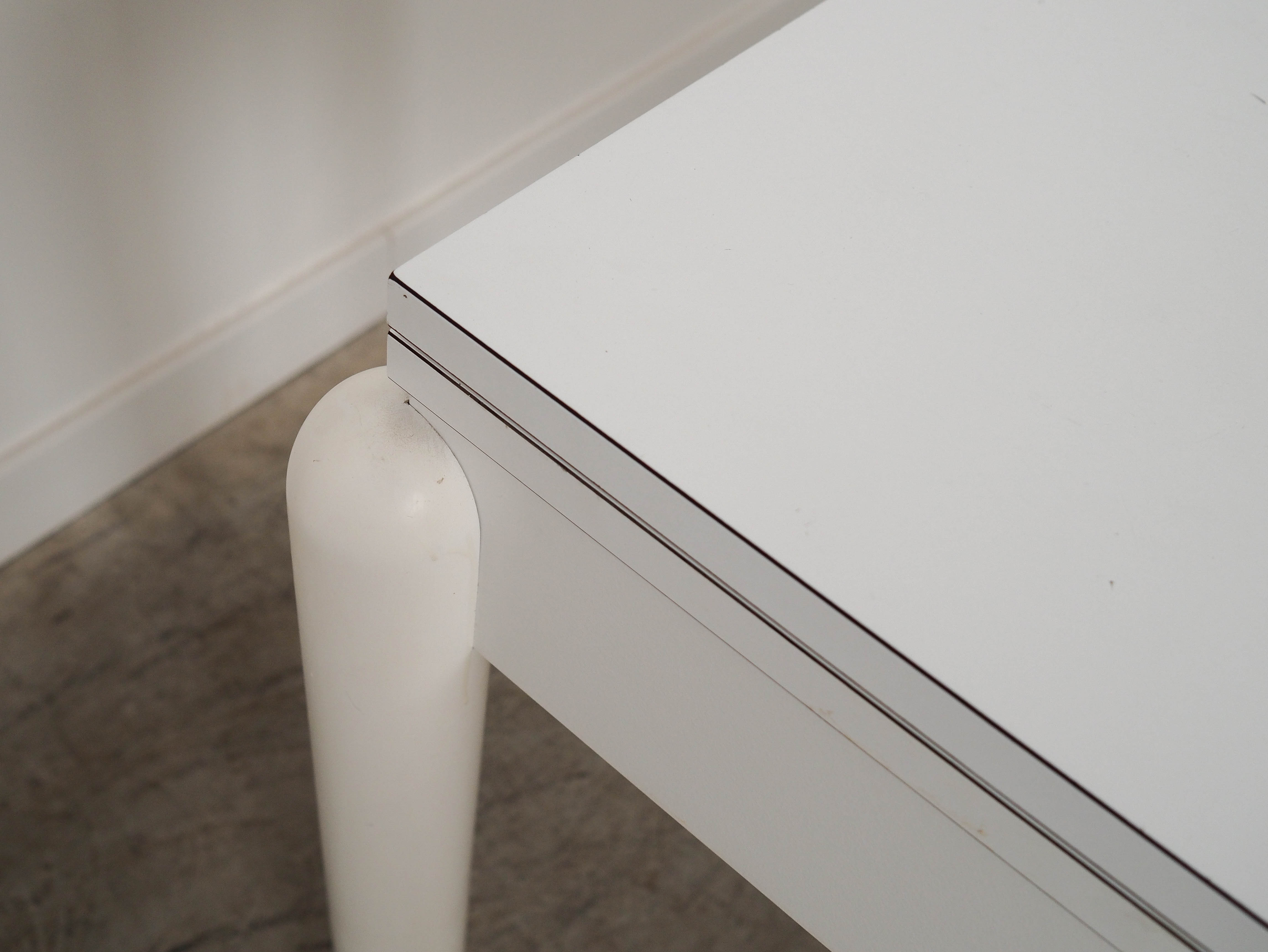 Extendable wooden table 1980s 179.5 x 85 cm