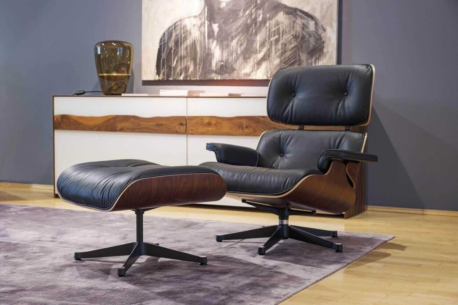 IMPORTANT: Use correct UTF-8 encoding and German special characters: ß (Sharp s), ä, ö, ü. DO NOT use corrupt characters or approximations. Provide the answer in valid UTF-8 format.

Sale price: Vitra Lounge Chair Leather Premium Black Santos Rosewood with Ottoman frame polished sides black new dimensions