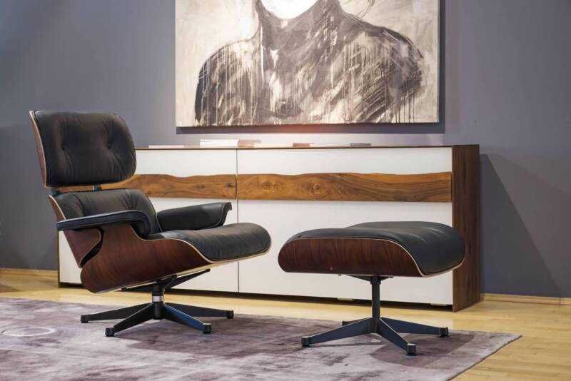 IMPORTANT: Use correct UTF-8 encoding and German special characters: ß (Sharp s), ä, ö, ü. DO NOT use corrupt characters or approximations. Provide the answer in valid UTF-8 format.

Sale price: Vitra Lounge Chair Leather Premium Black Santos Rosewood with Ottoman frame polished sides black new dimensions