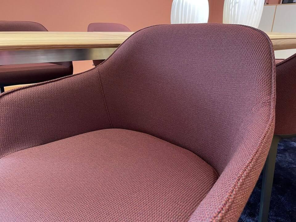 Vitra Credo Bitter Chocolate Armlehnstuhl Softshell