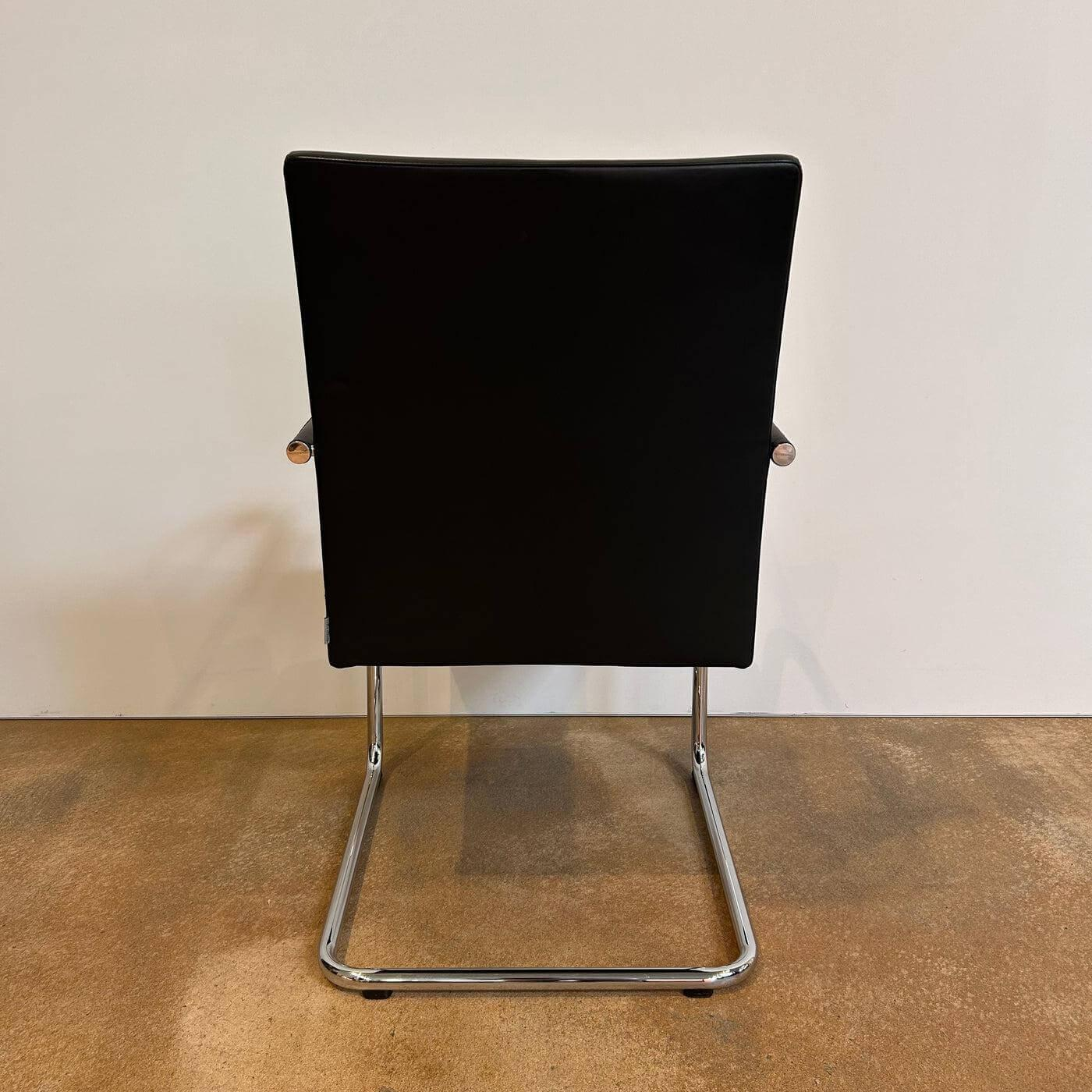 Walter Knoll Freischwinger George 1572 Black Leather Round