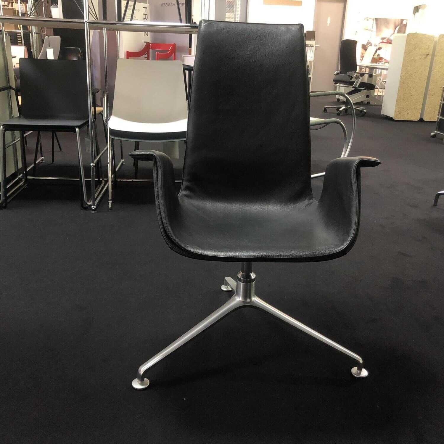 FK Schalensessel Leder 65 Schwarz Aluminium Kreuzfuß