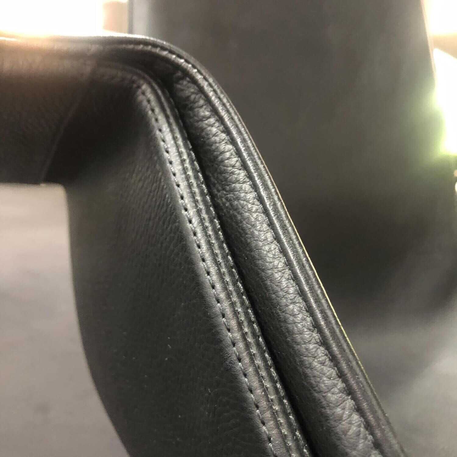 FK Schalensessel Leder 65 Schwarz Aluminium Kreuzfuß