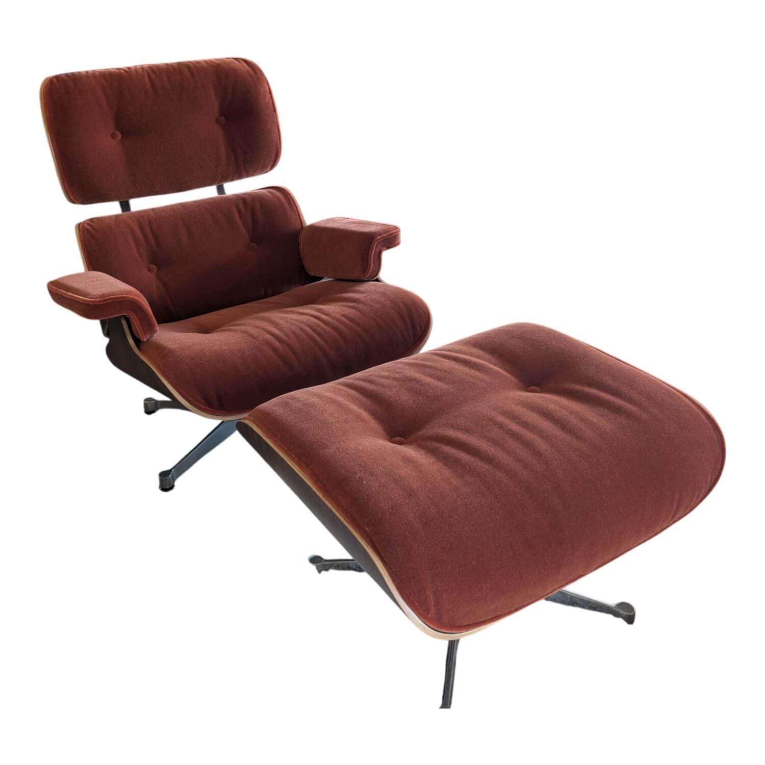 Vitra Sessel Lounge Chair Stoff Calma Brandy Rot mit Ottoman