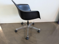 Eames Kunststoff Sessel PACC Stoff Checker Schwarz Weiß