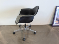 Eames Kunststoff Sessel PACC Stoff Checker Schwarz Weiß