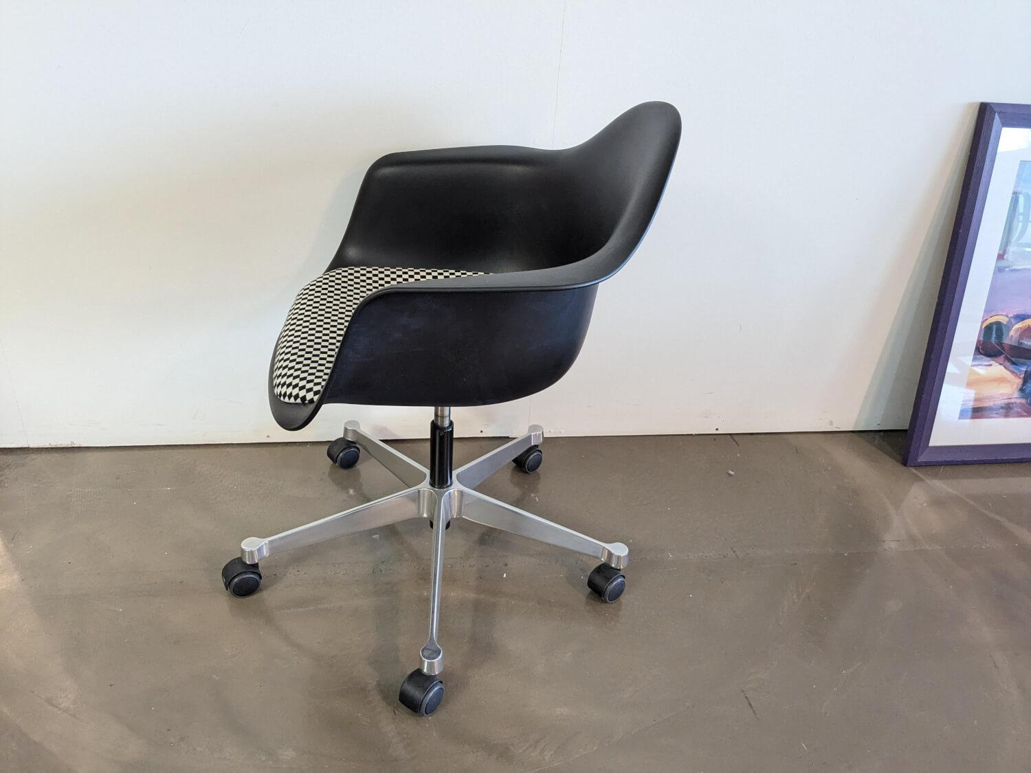 Eames Plastic Armchair PACC Fabric Checker Black White