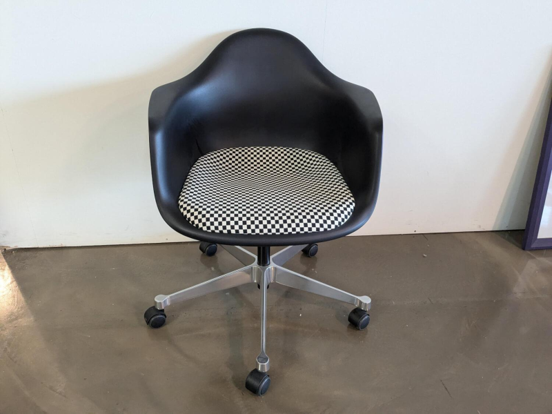 Eames Plastic Armchair PACC Fabric Checker Black White